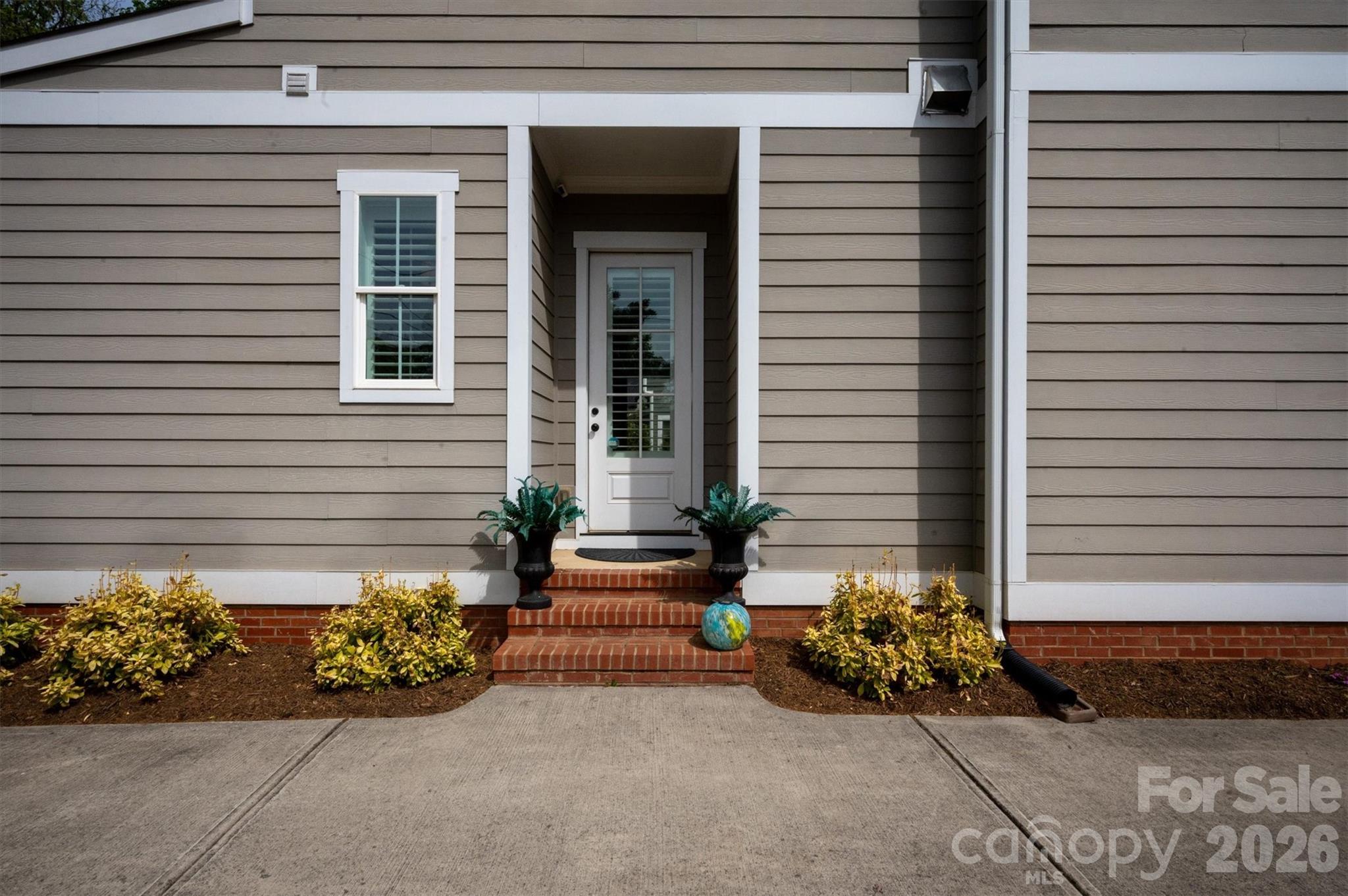 328 Melbourne Court — Charlotte