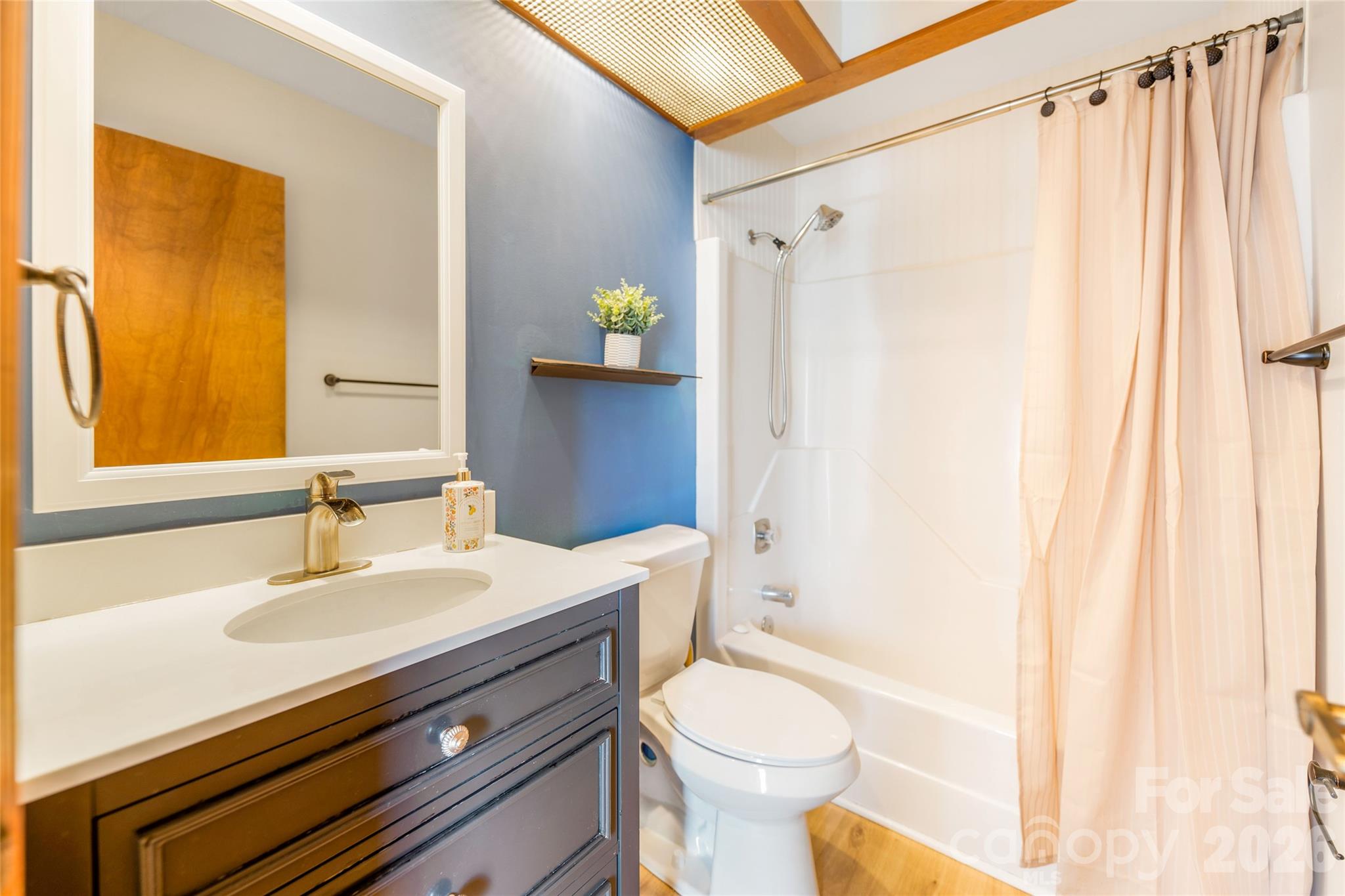521 Courtwood Lane #8 — Hendersonville