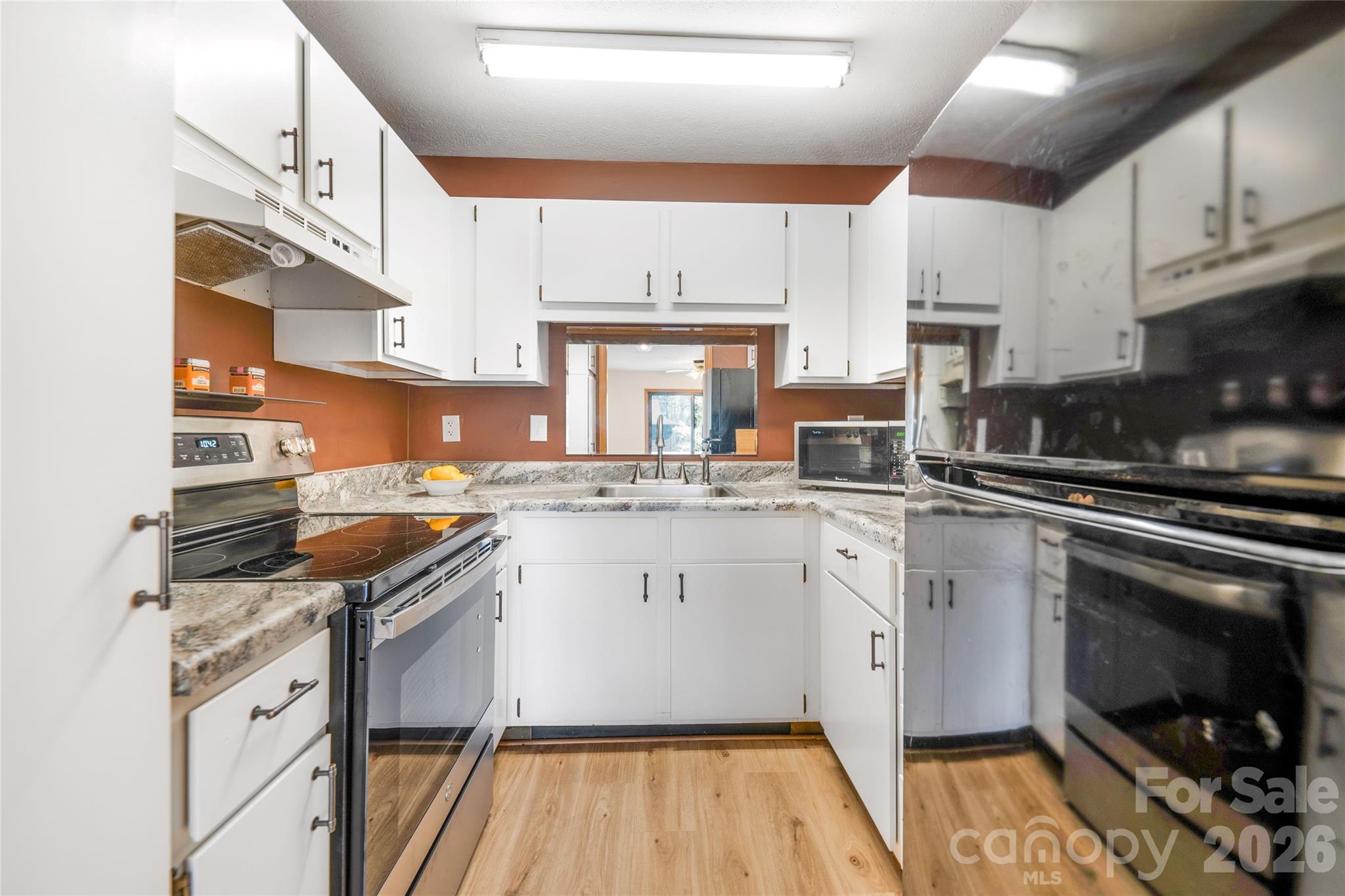 521 Courtwood Lane #8 — Hendersonville