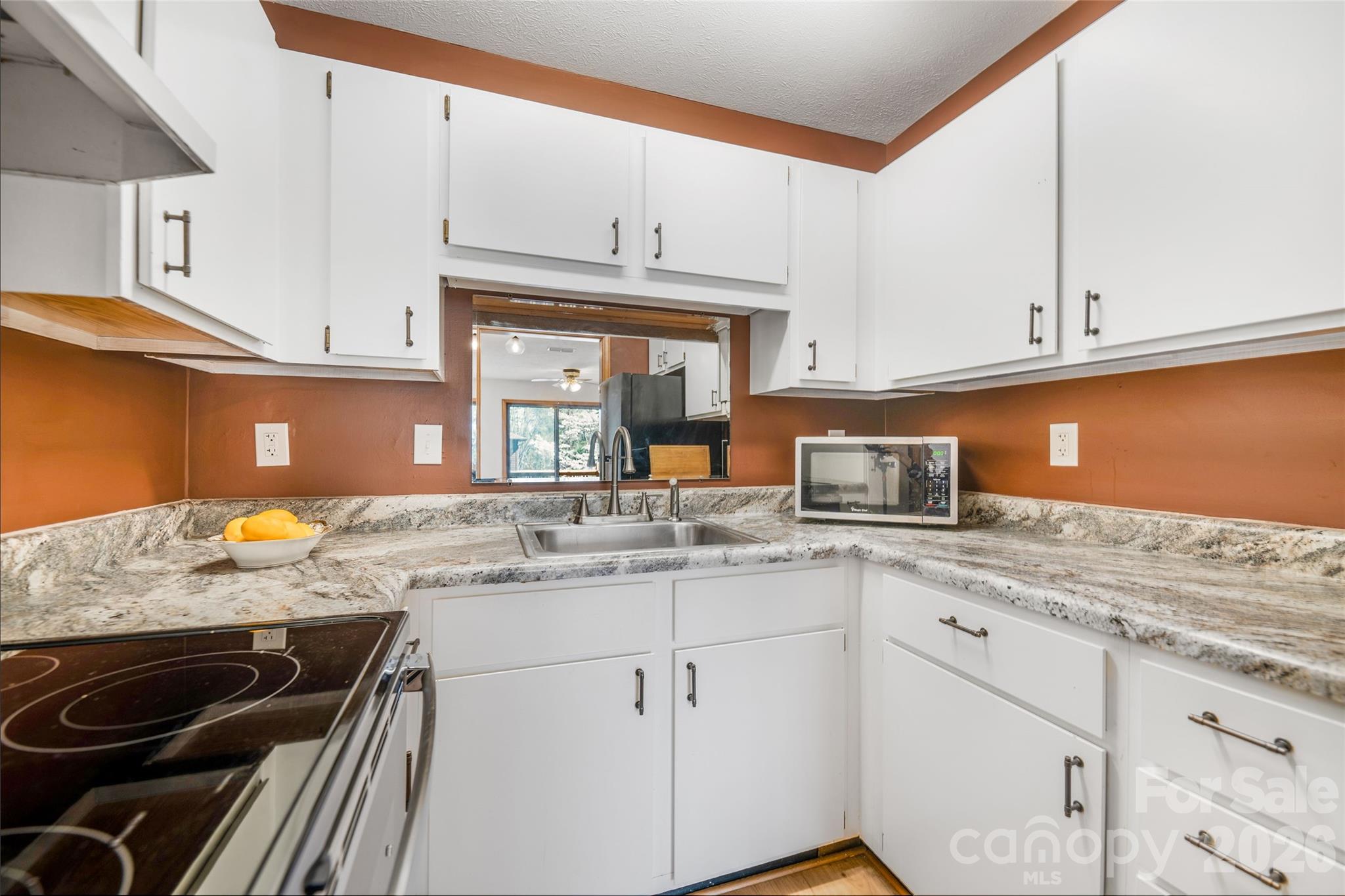 521 Courtwood Lane #8 — Hendersonville