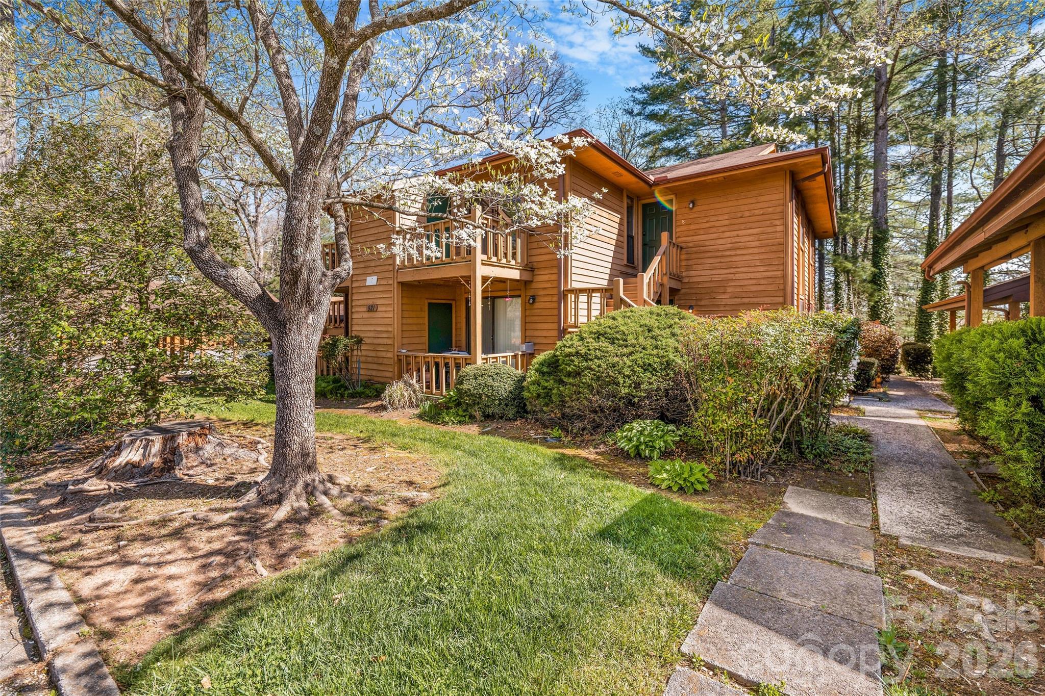 521 Courtwood Lane #8 — Hendersonville