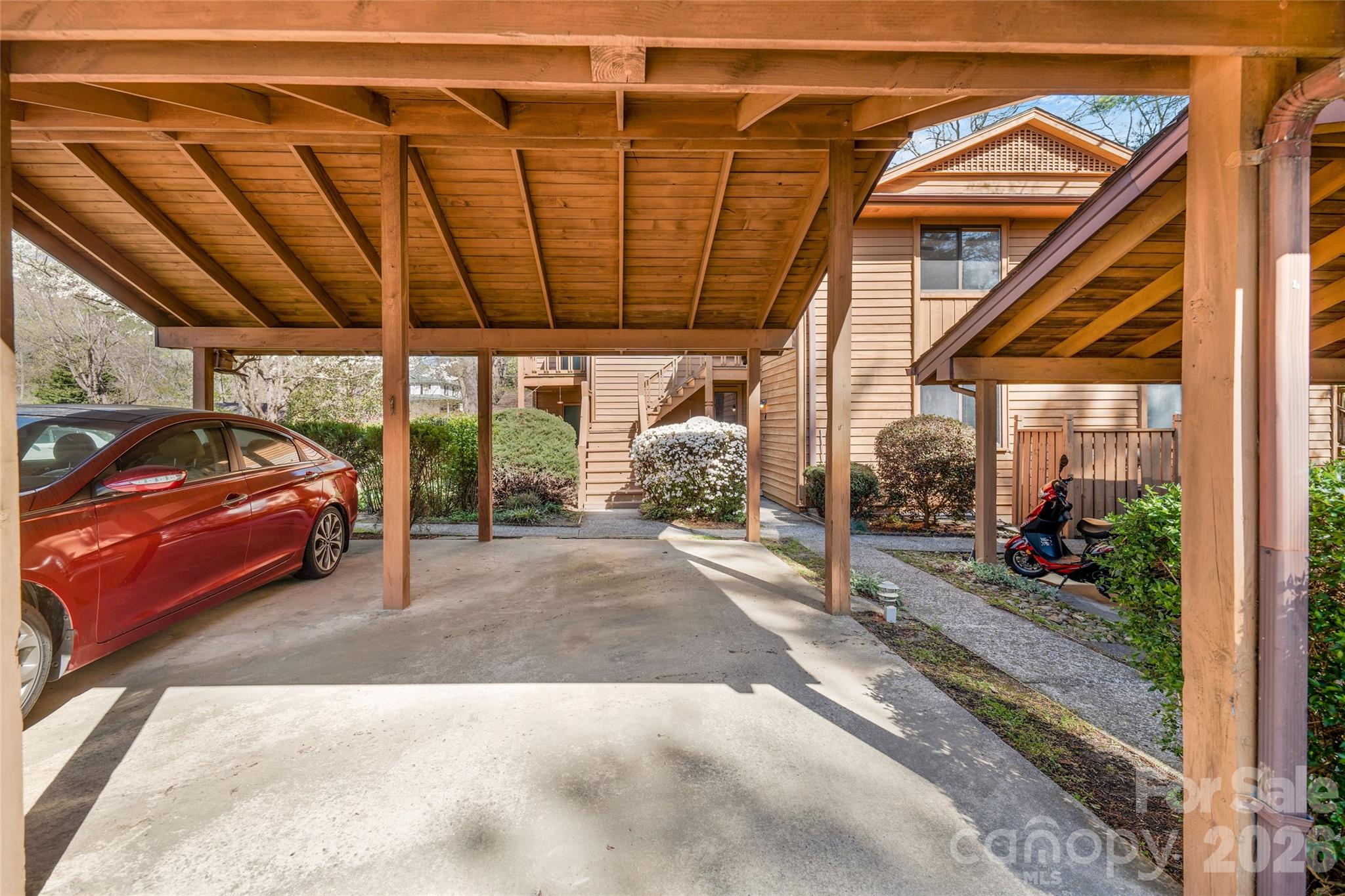 521 Courtwood Lane #8 — Hendersonville