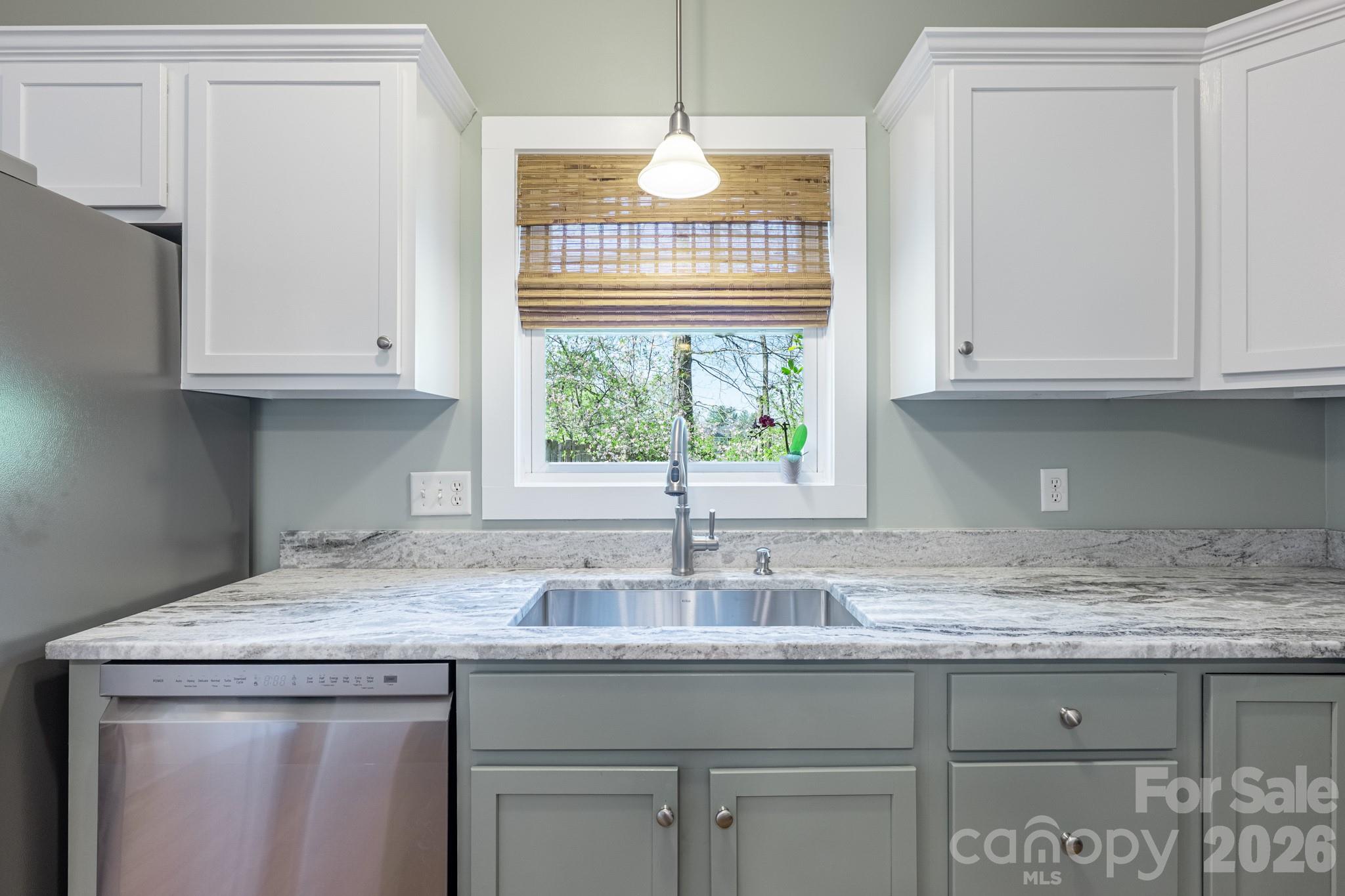 4 Cottage Court — Asheville