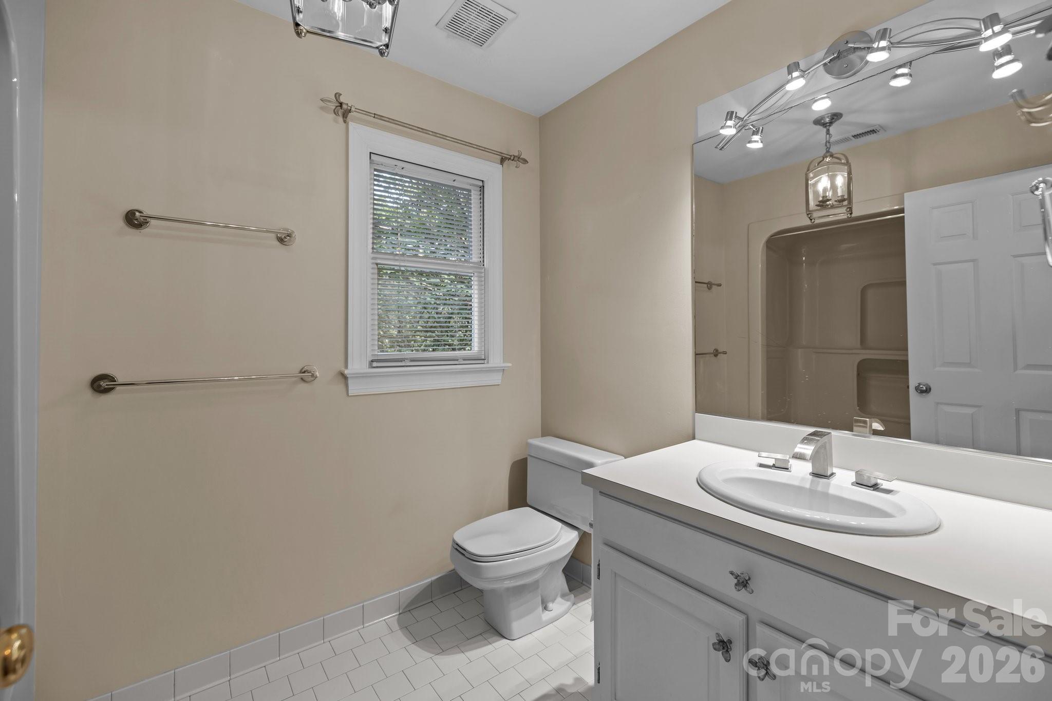 230 N Brackenbury Lane — Charlotte
