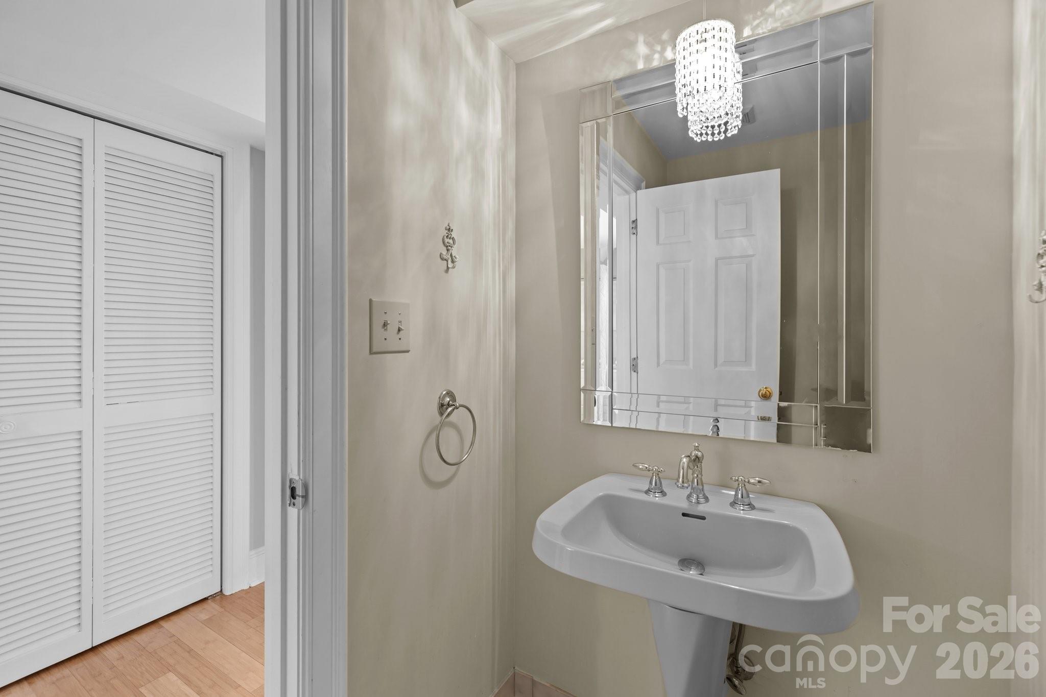 230 N Brackenbury Lane — Charlotte