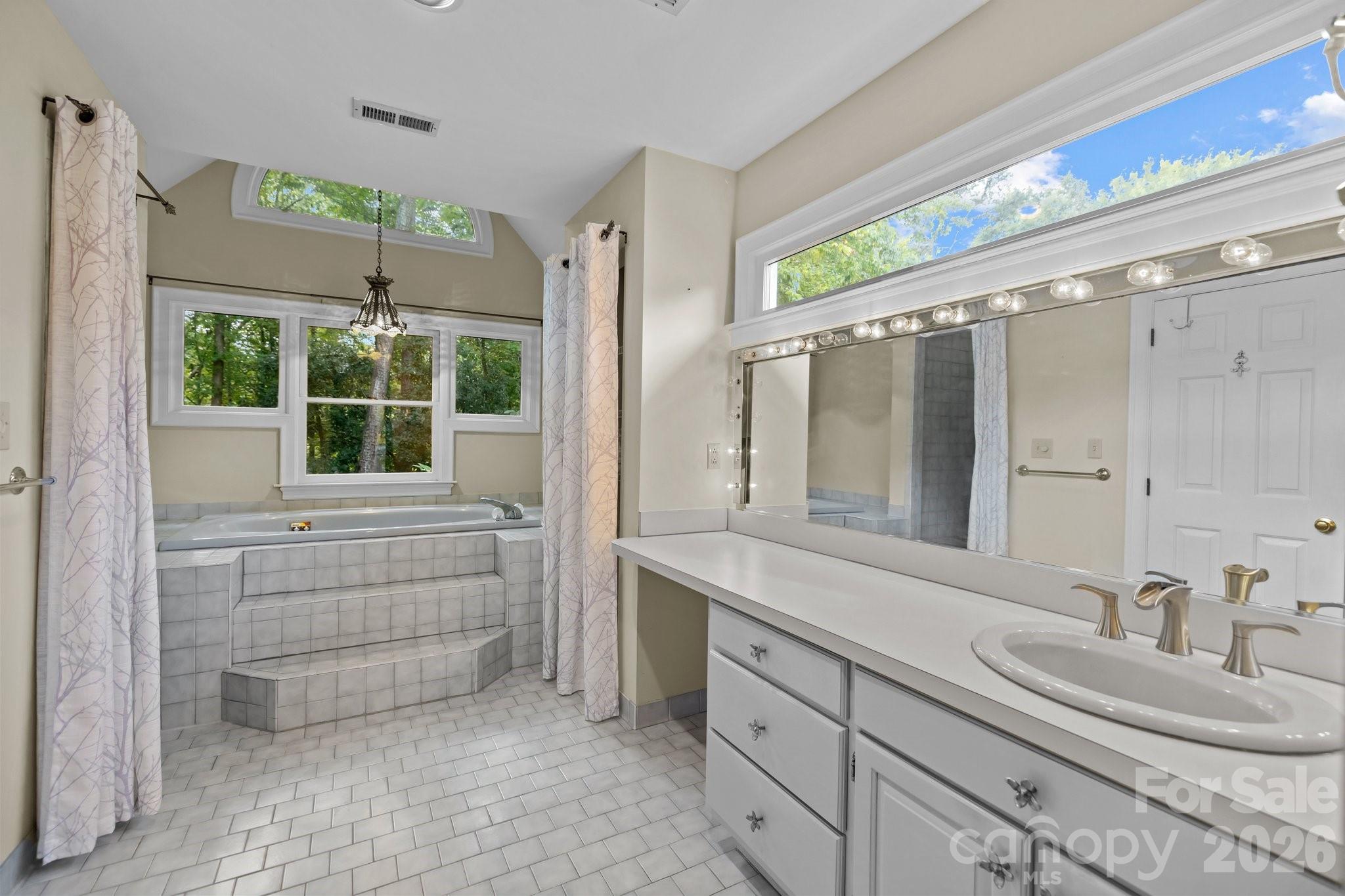 230 N Brackenbury Lane — Charlotte