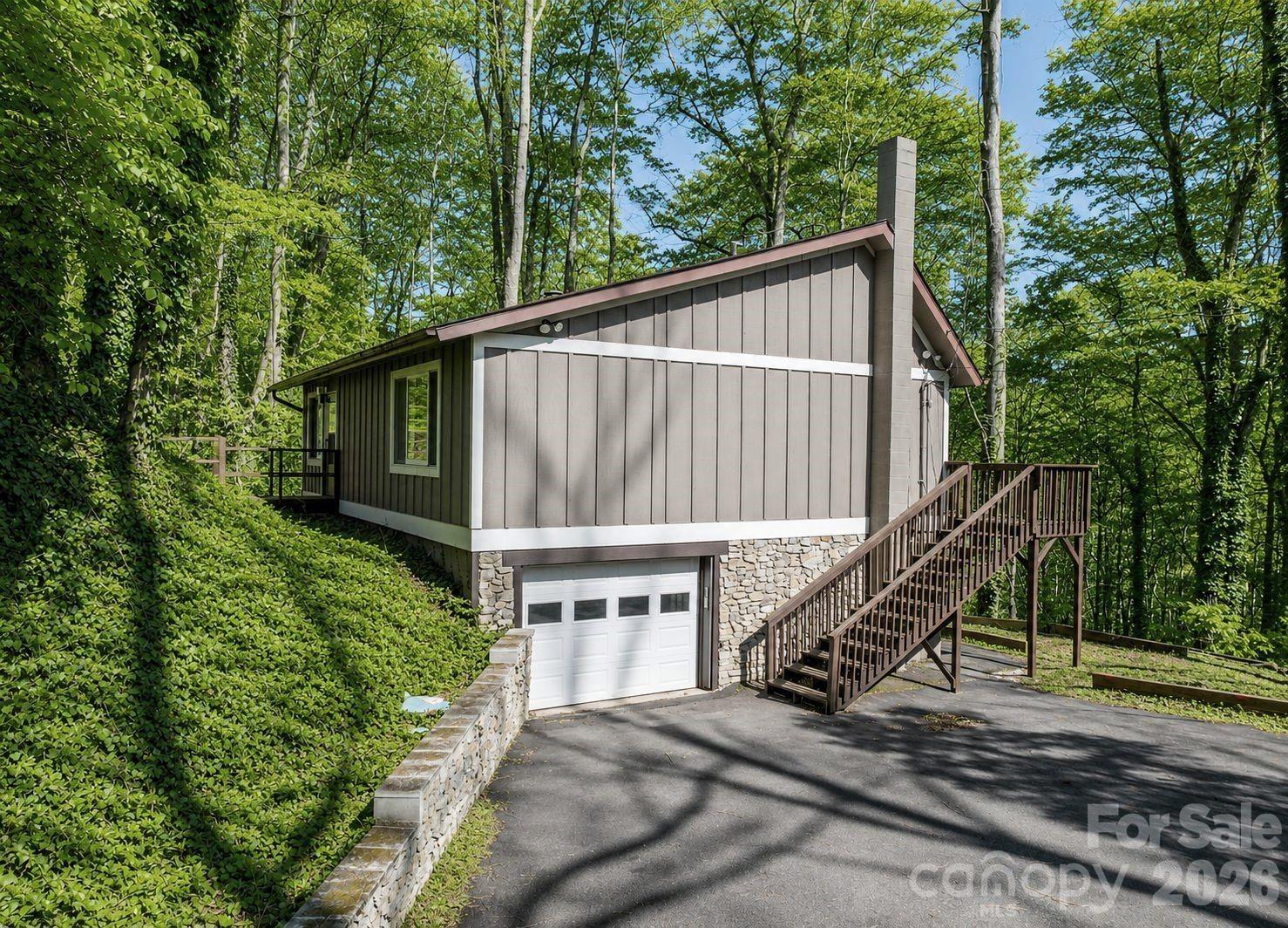 662 Locust Drive — Maggie Valley