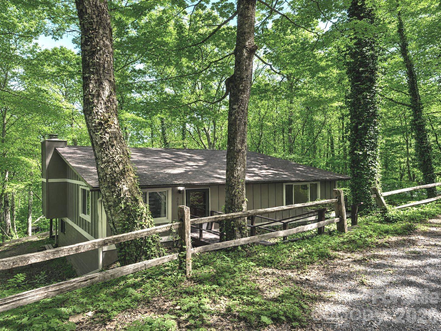 662 Locust Drive — Maggie Valley