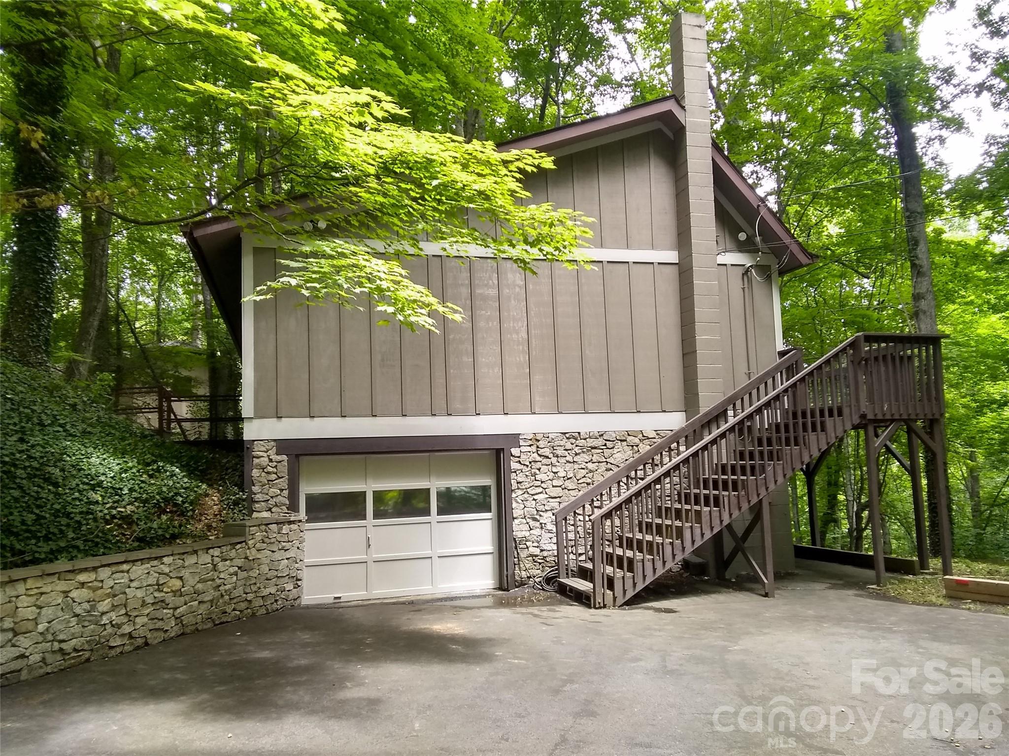 662 Locust Drive — Maggie Valley
