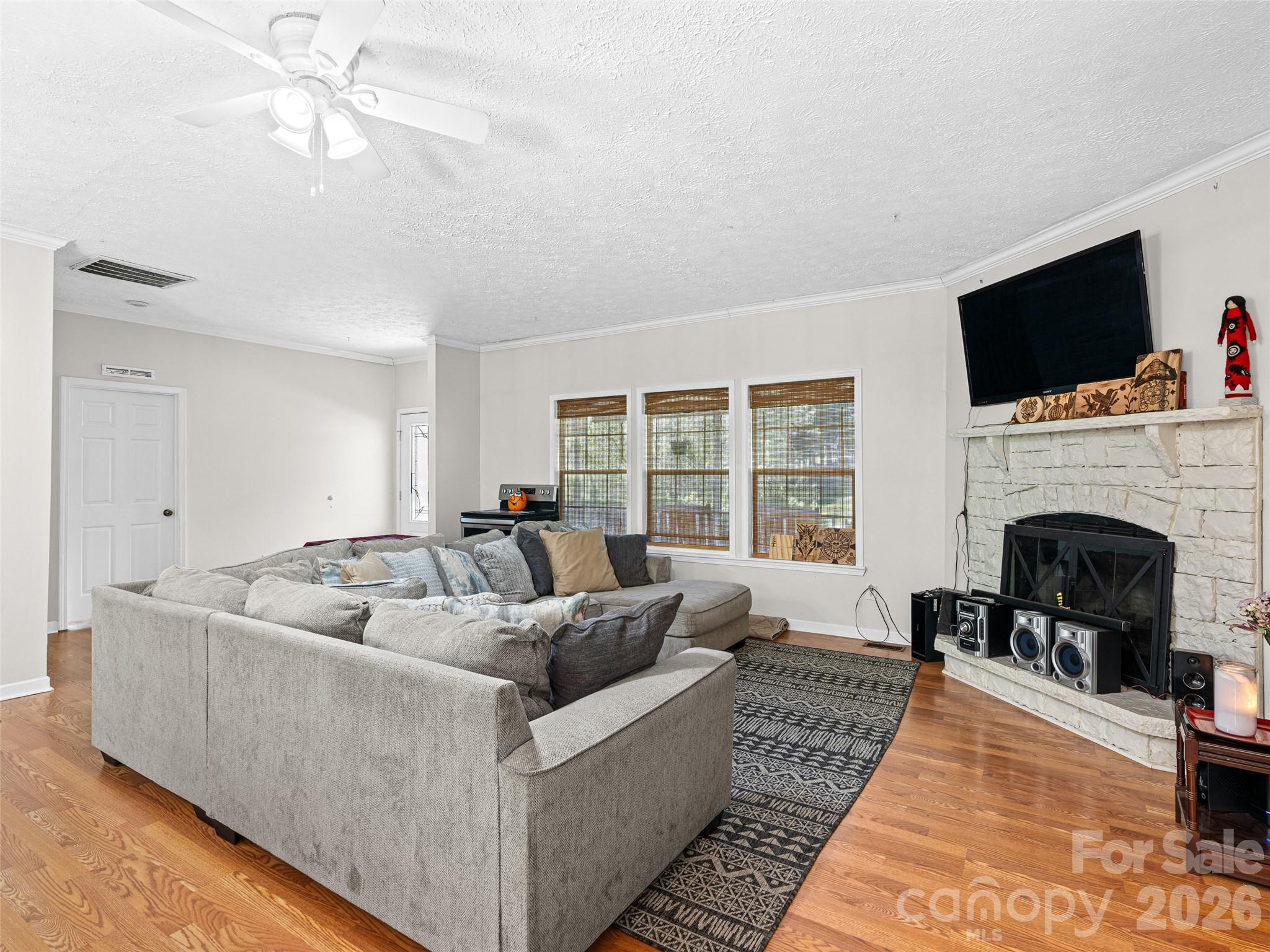 8 Jackson Cove Road — Leicester