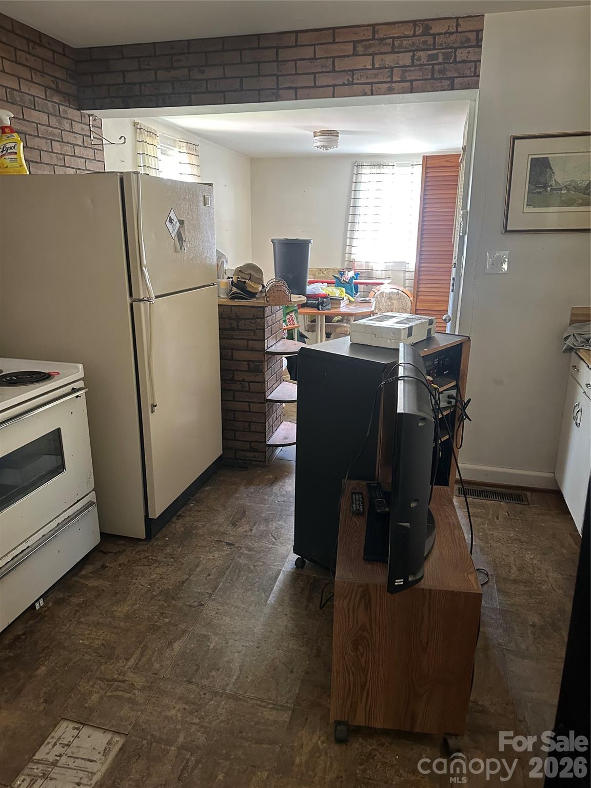 2760 19th Avenue NE — Hickory