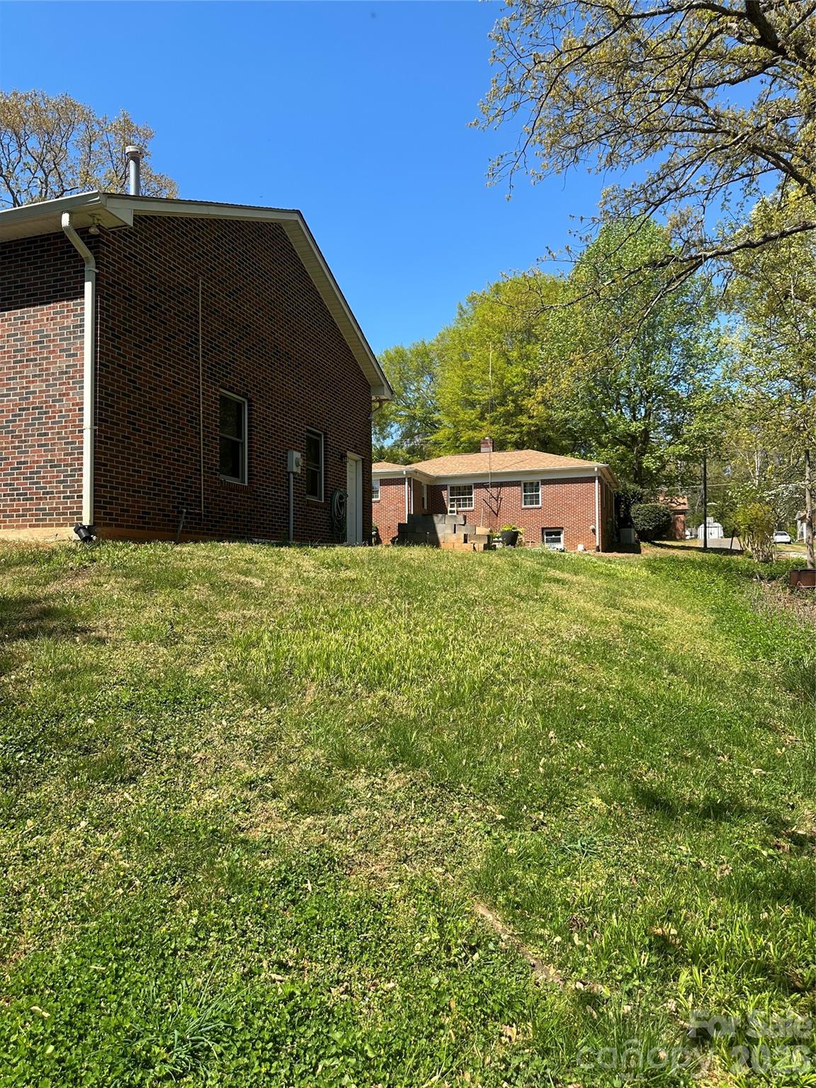 2760 19th Avenue NE — Hickory