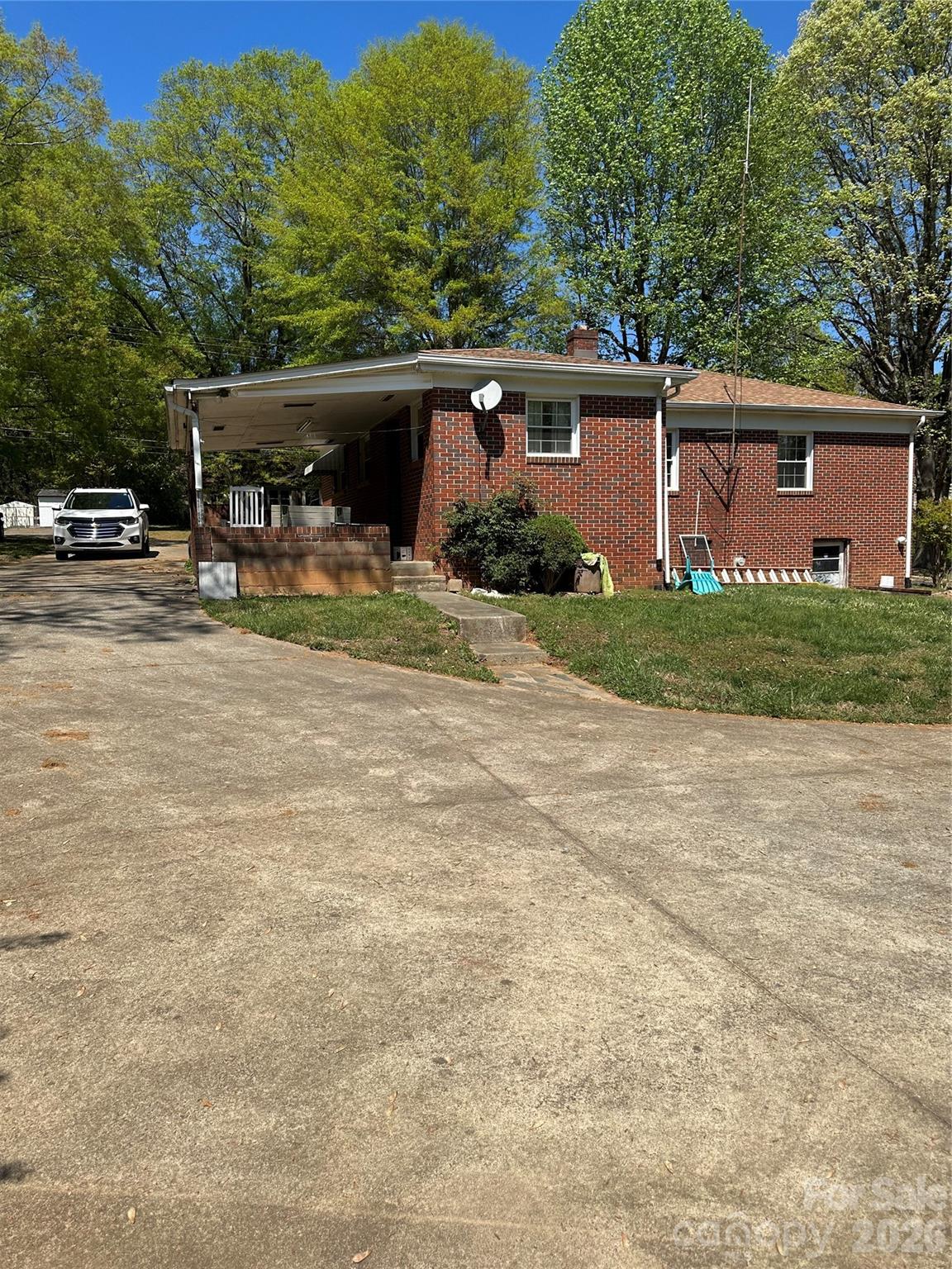 2760 19th Avenue NE — Hickory