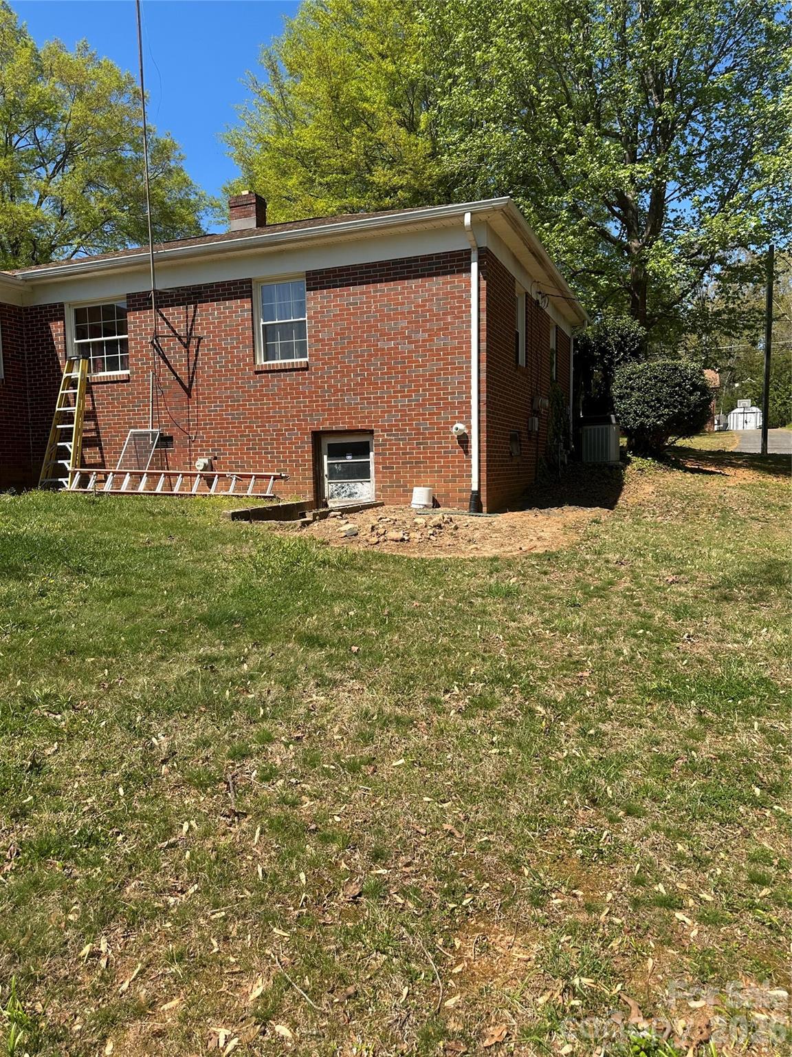 2760 19th Avenue NE — Hickory