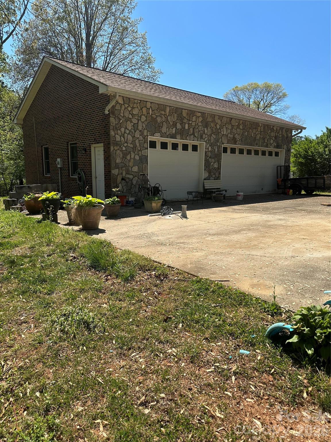 2760 19th Avenue NE — Hickory