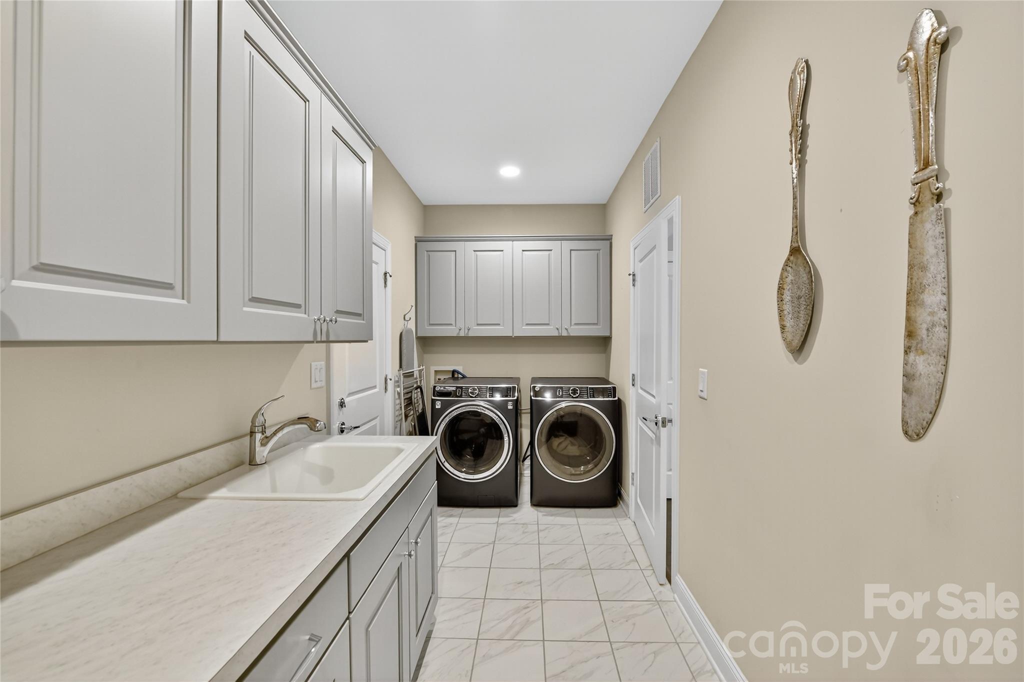4851 Looking Glass Trail — Denver