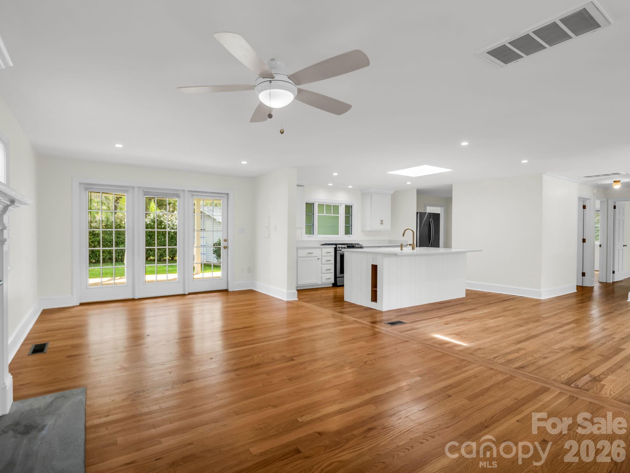 212 Vance Avenue — Black Mountain