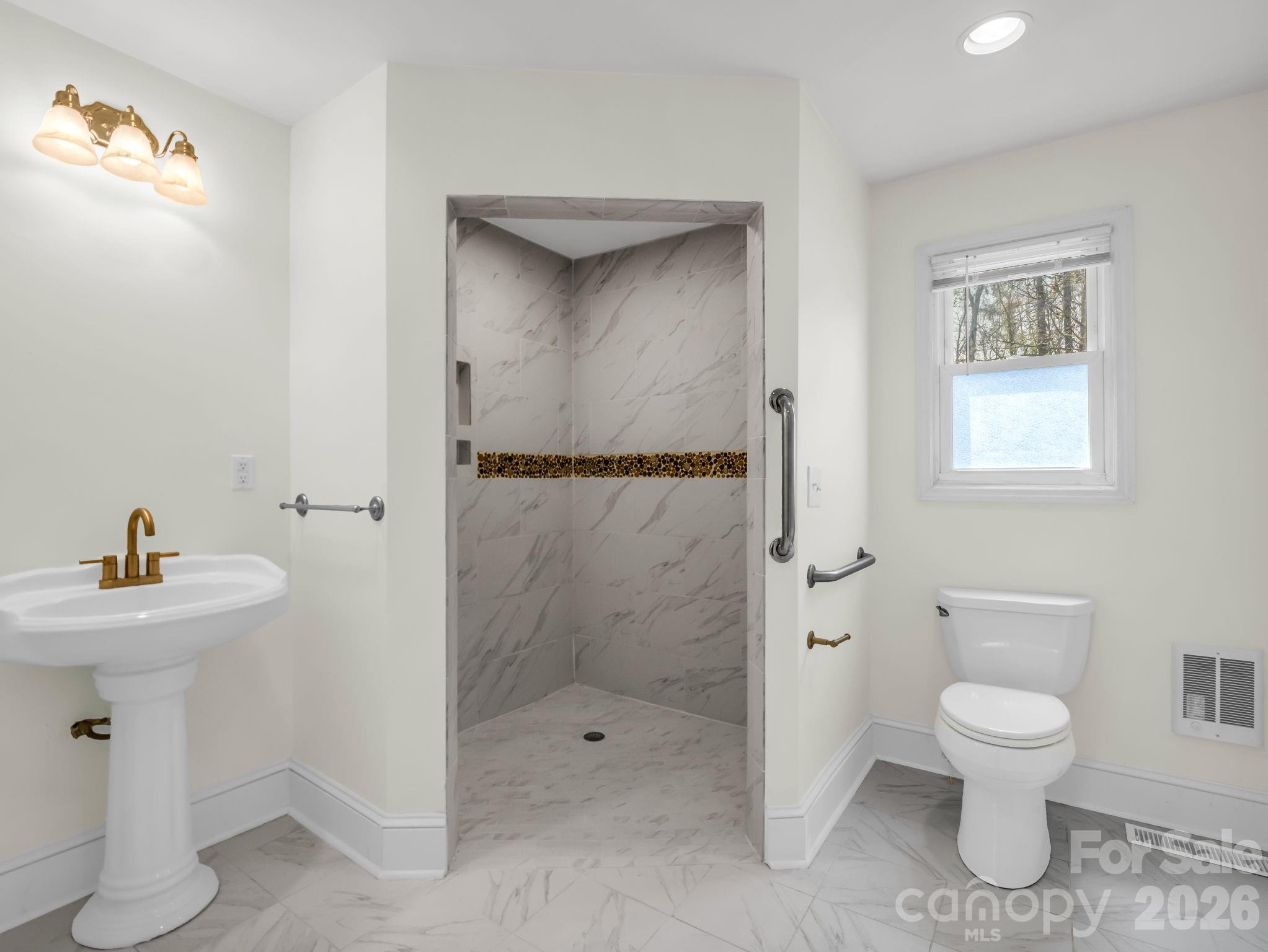 212 Vance Avenue — Black Mountain