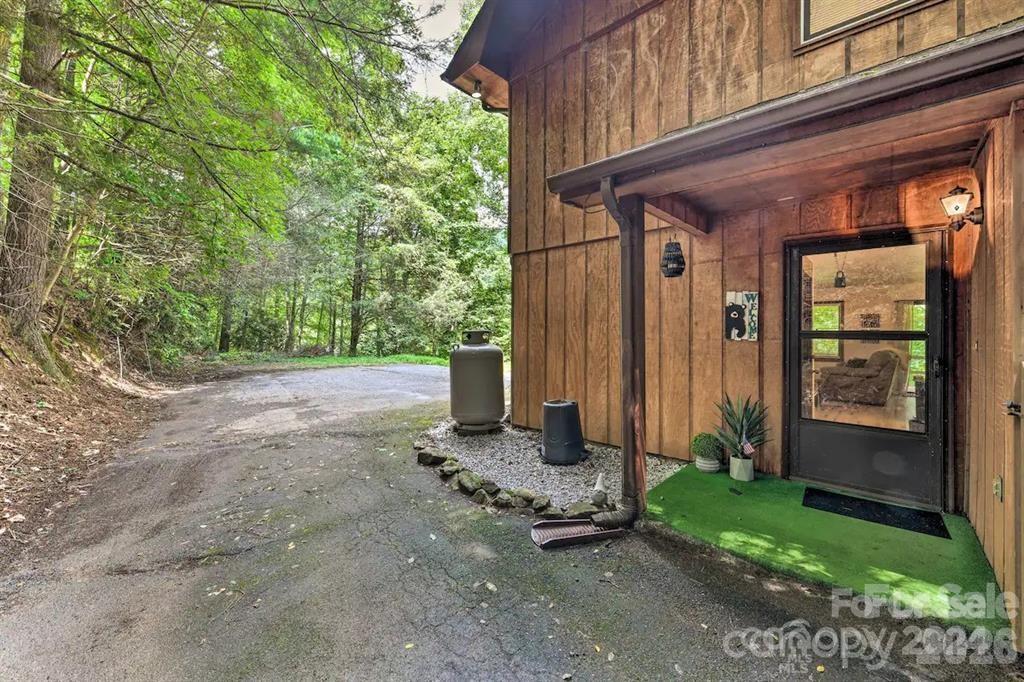 106 Sage Court — Maggie Valley