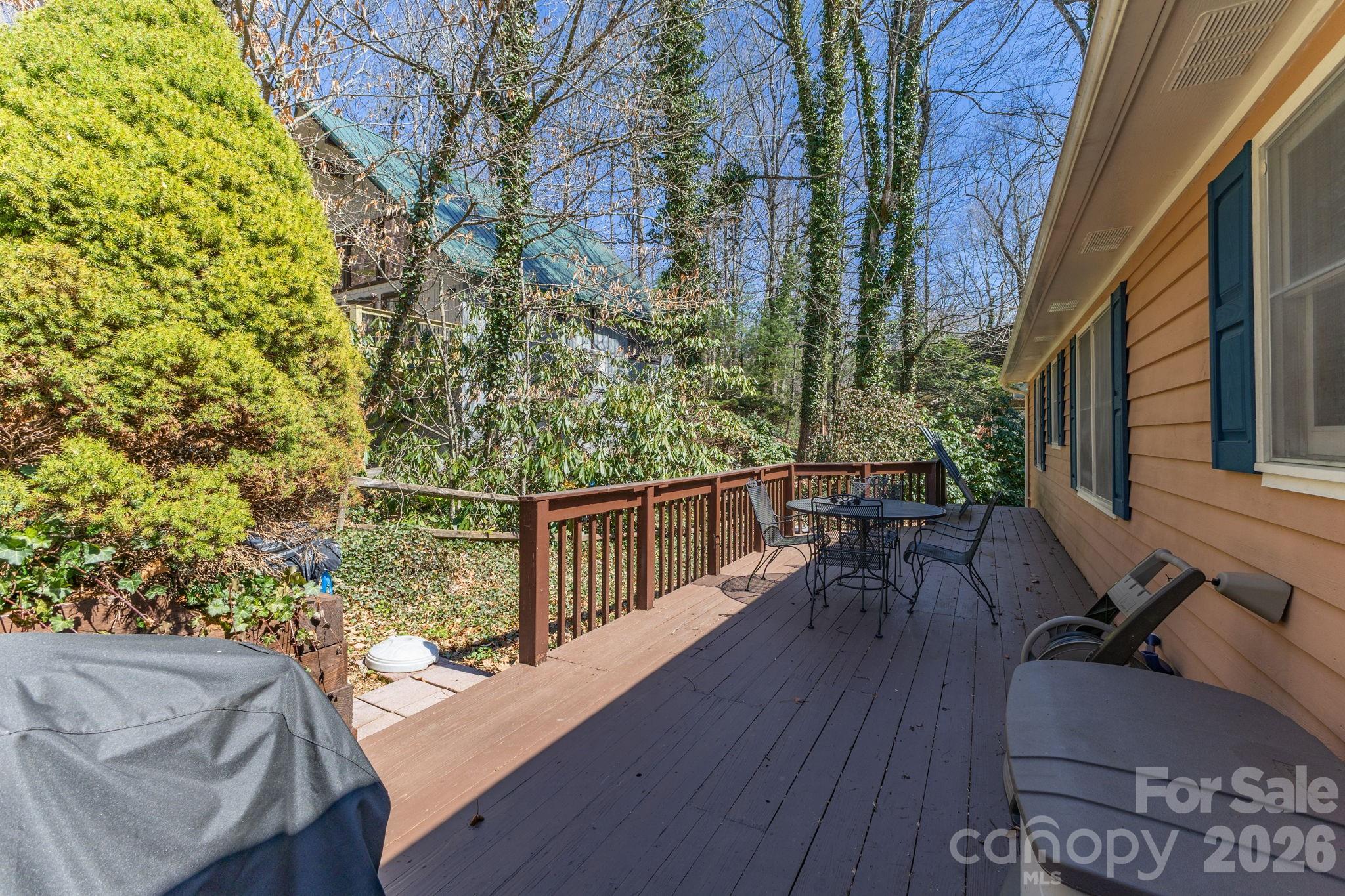 60 Pine View Road — Newland