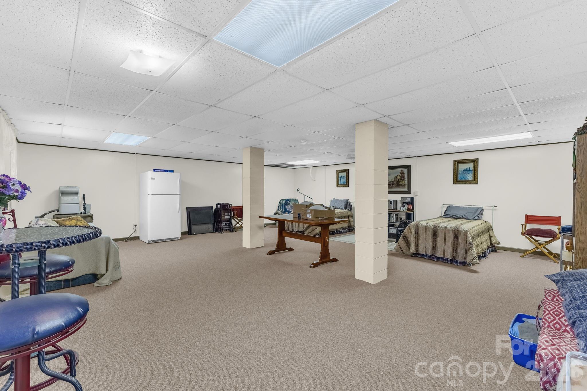 60 Pine View Road — Newland