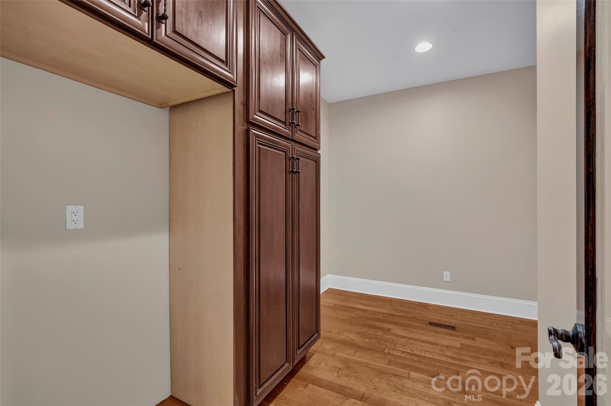 464 Laurel Cove Road — Statesville