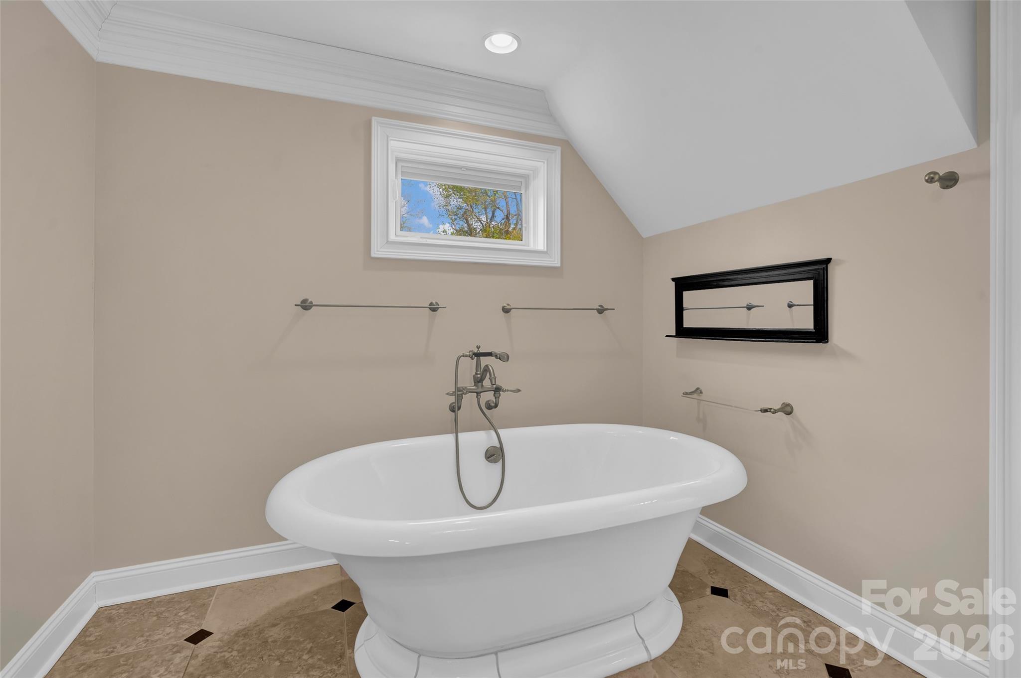 464 Laurel Cove Road — Statesville