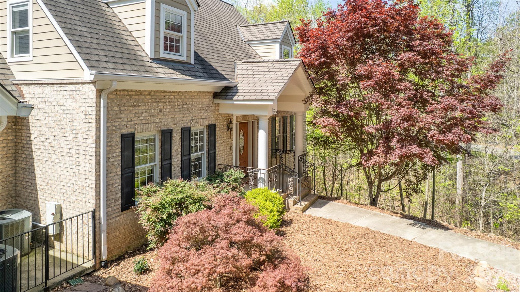464 Laurel Cove Road — Statesville
