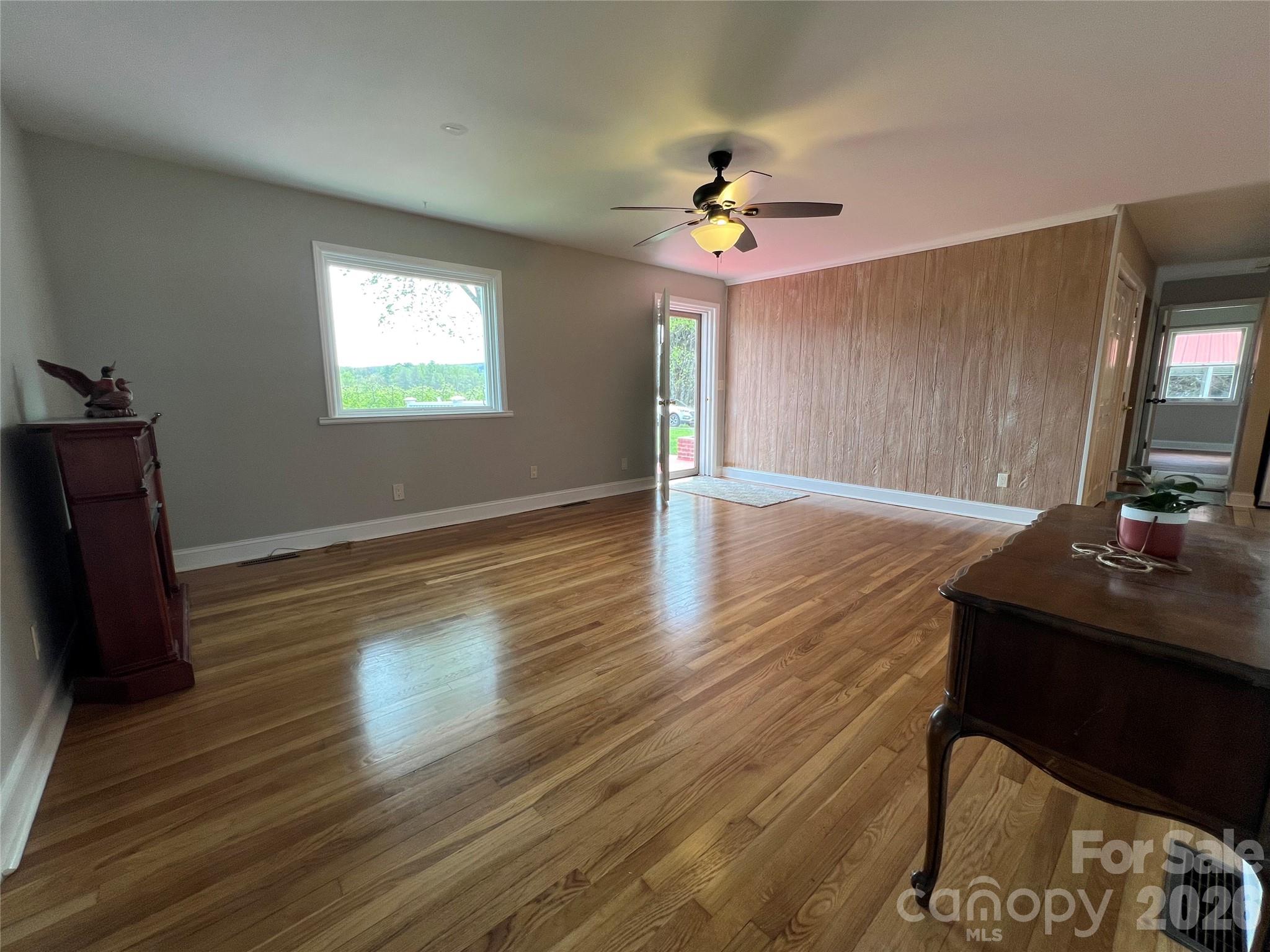 93 Laycock Road — Hendersonville