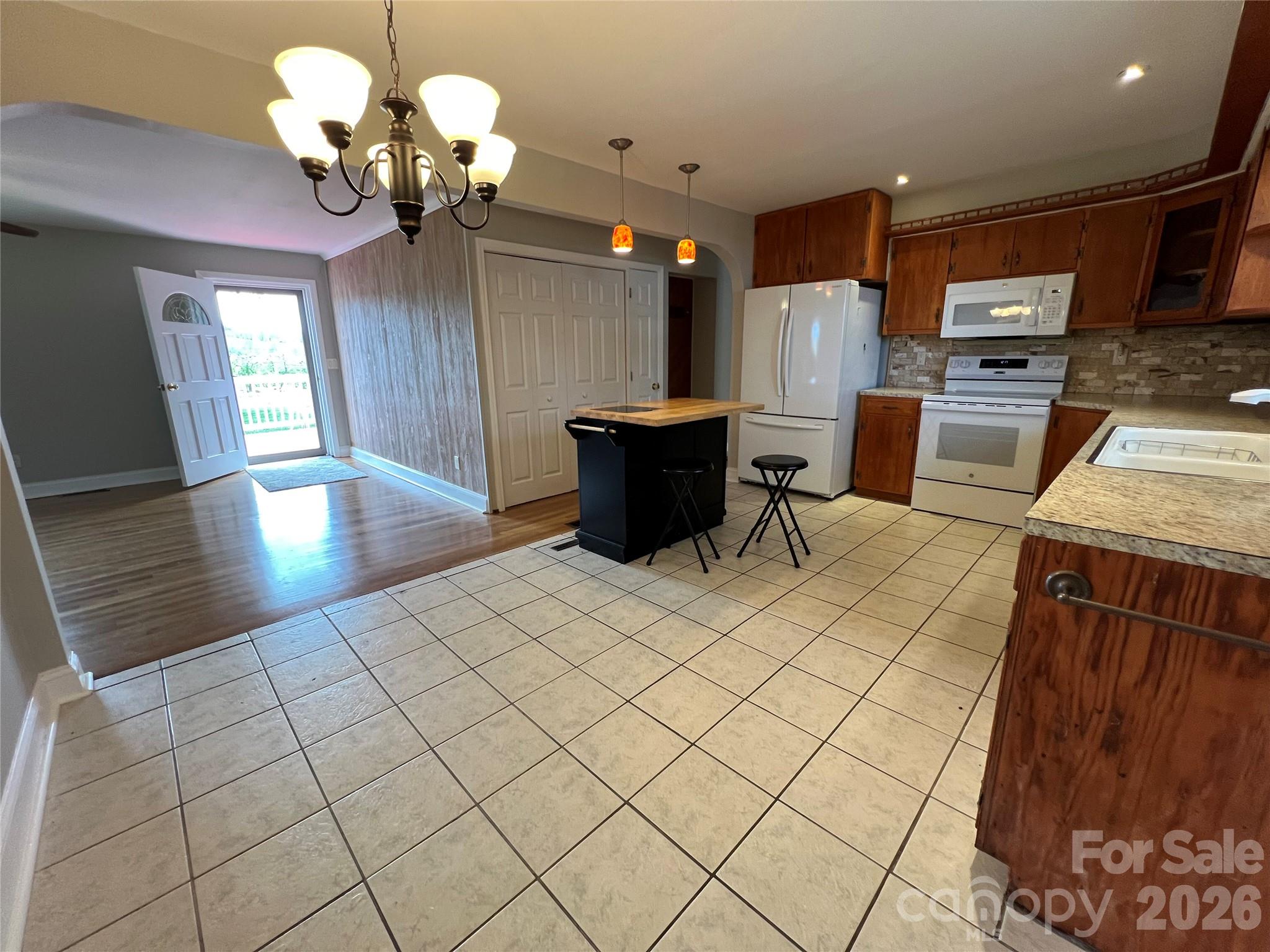 93 Laycock Road — Hendersonville