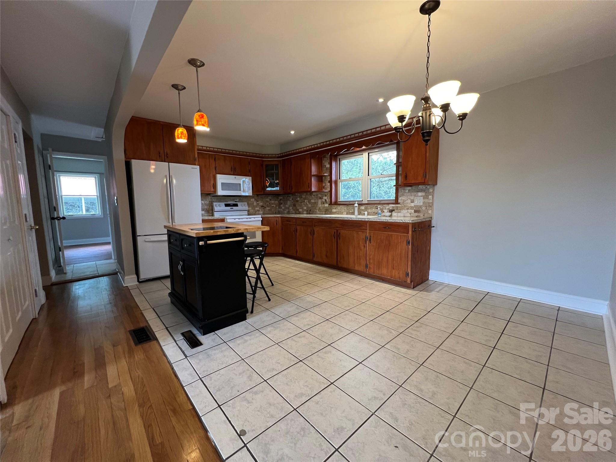 93 Laycock Road — Hendersonville