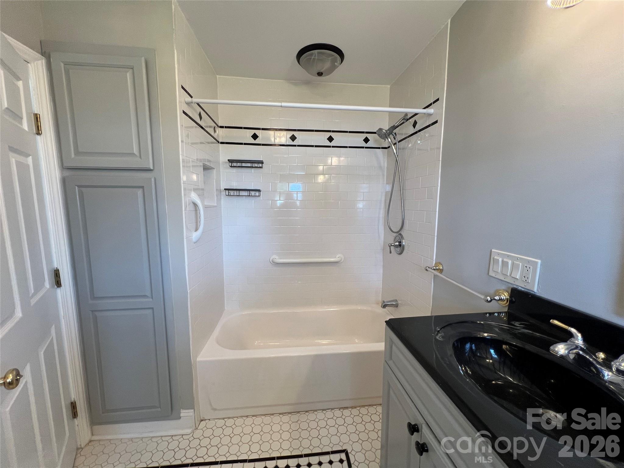 93 Laycock Road — Hendersonville