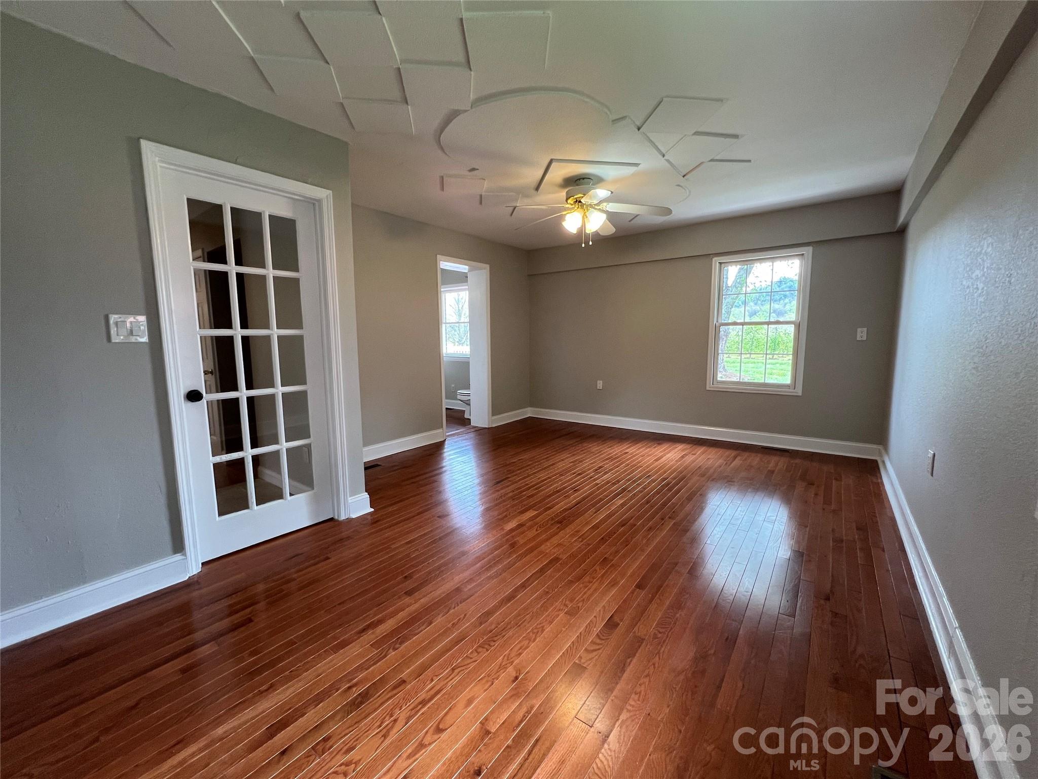 93 Laycock Road — Hendersonville