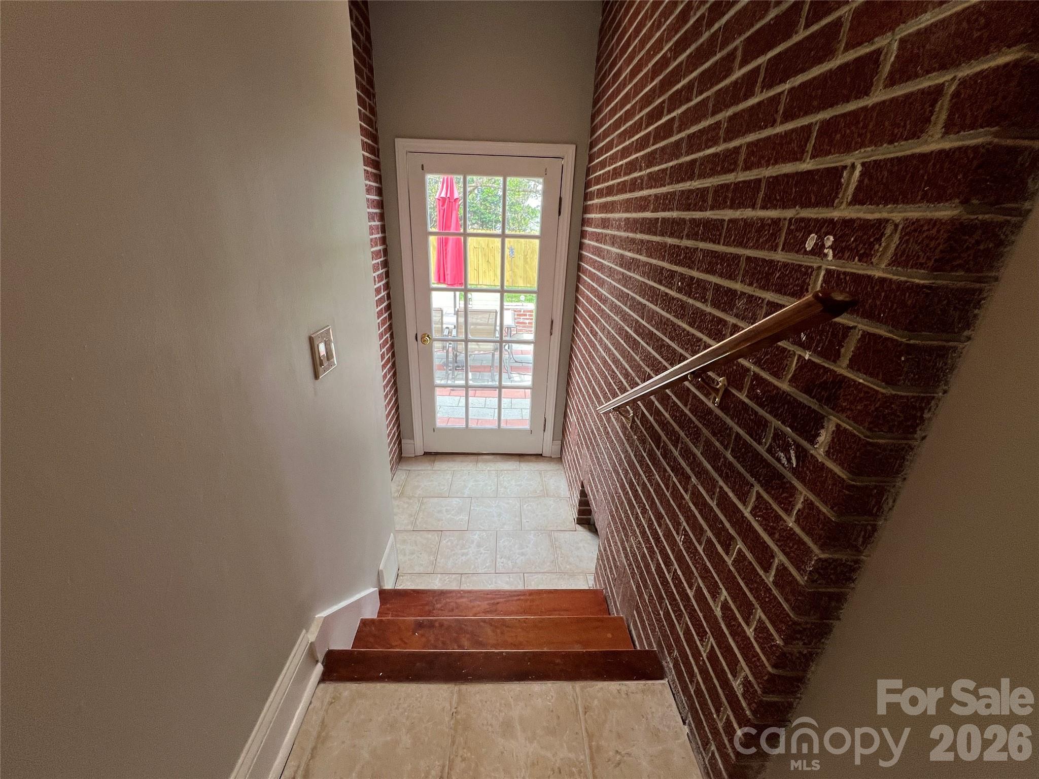 93 Laycock Road — Hendersonville