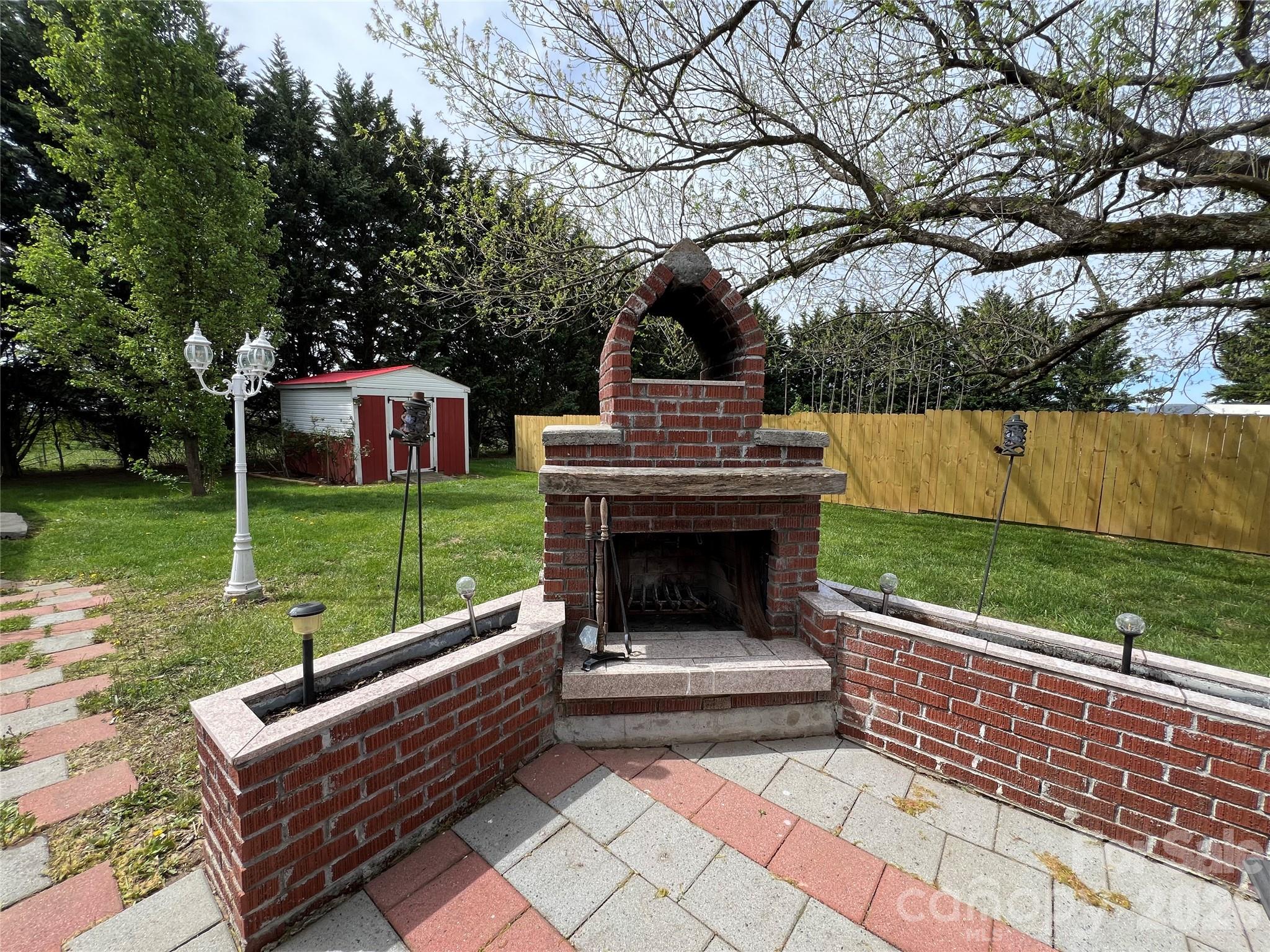 93 Laycock Road — Hendersonville