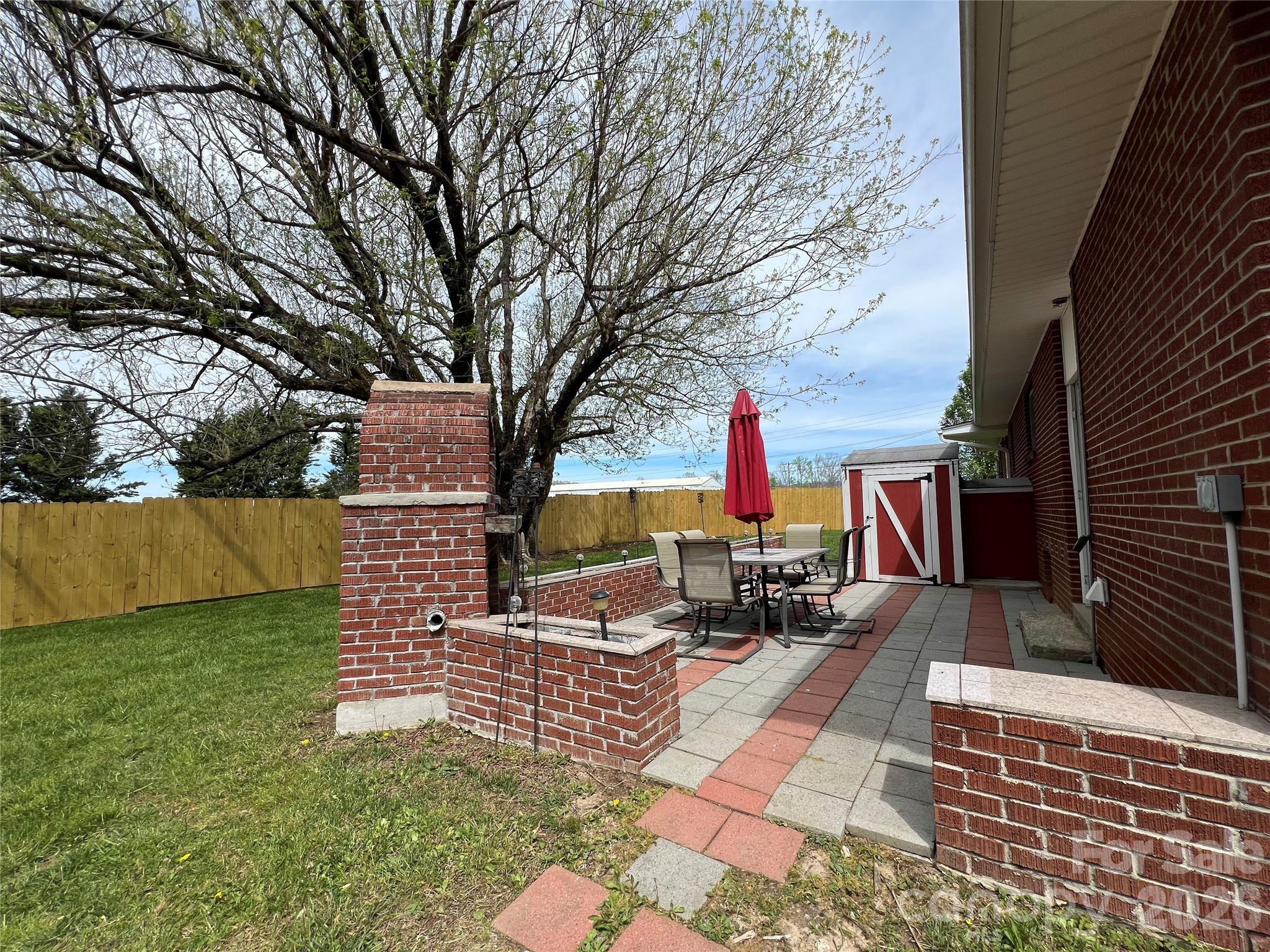 93 Laycock Road — Hendersonville