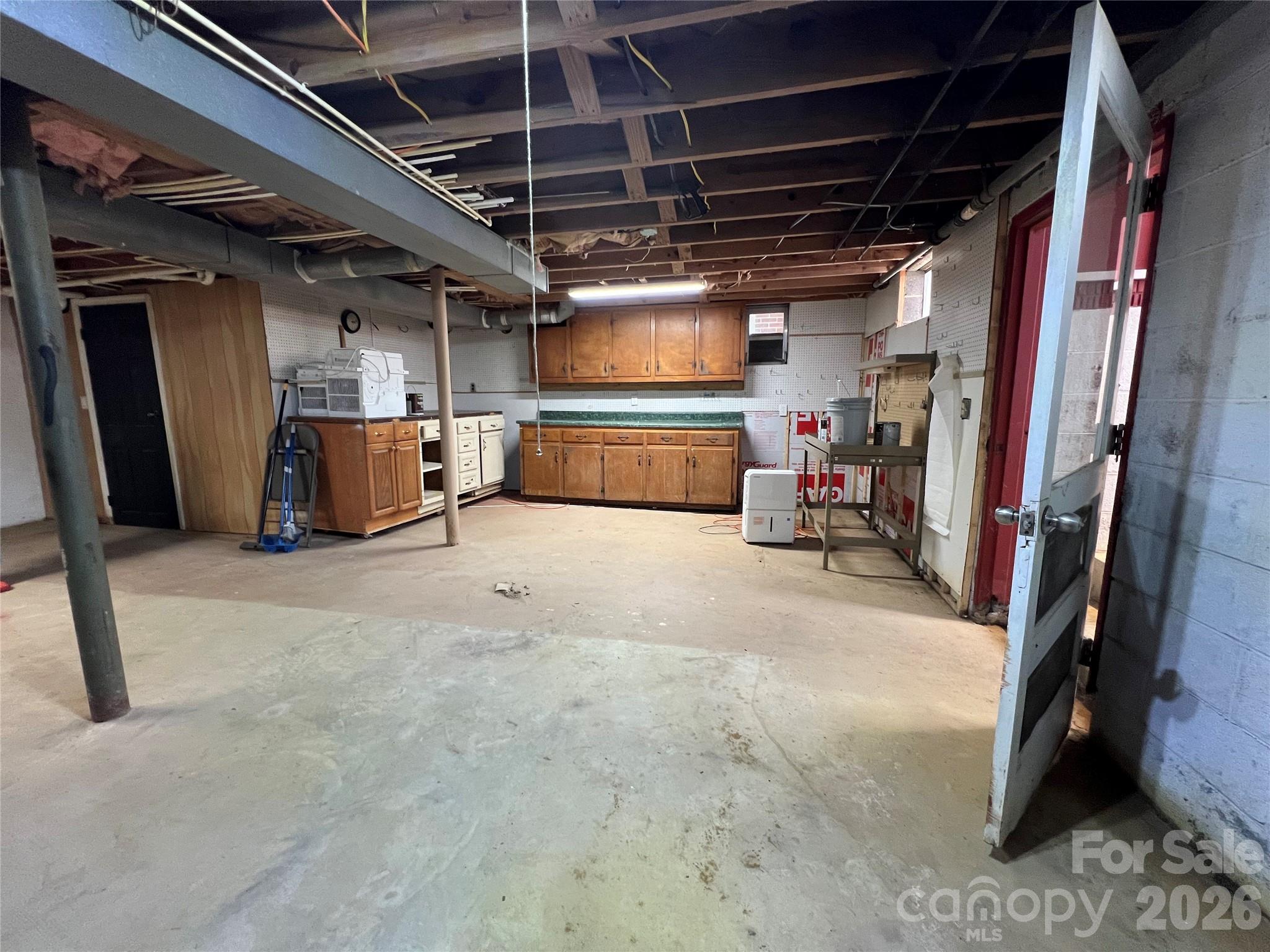 93 Laycock Road — Hendersonville