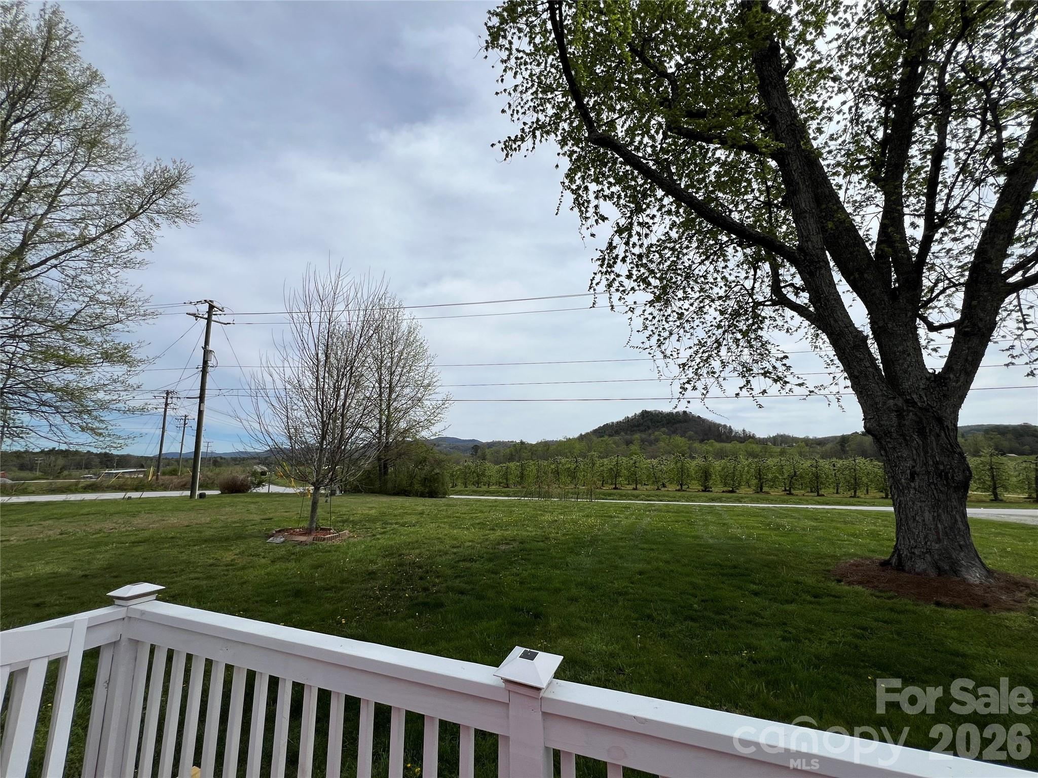 93 Laycock Road — Hendersonville