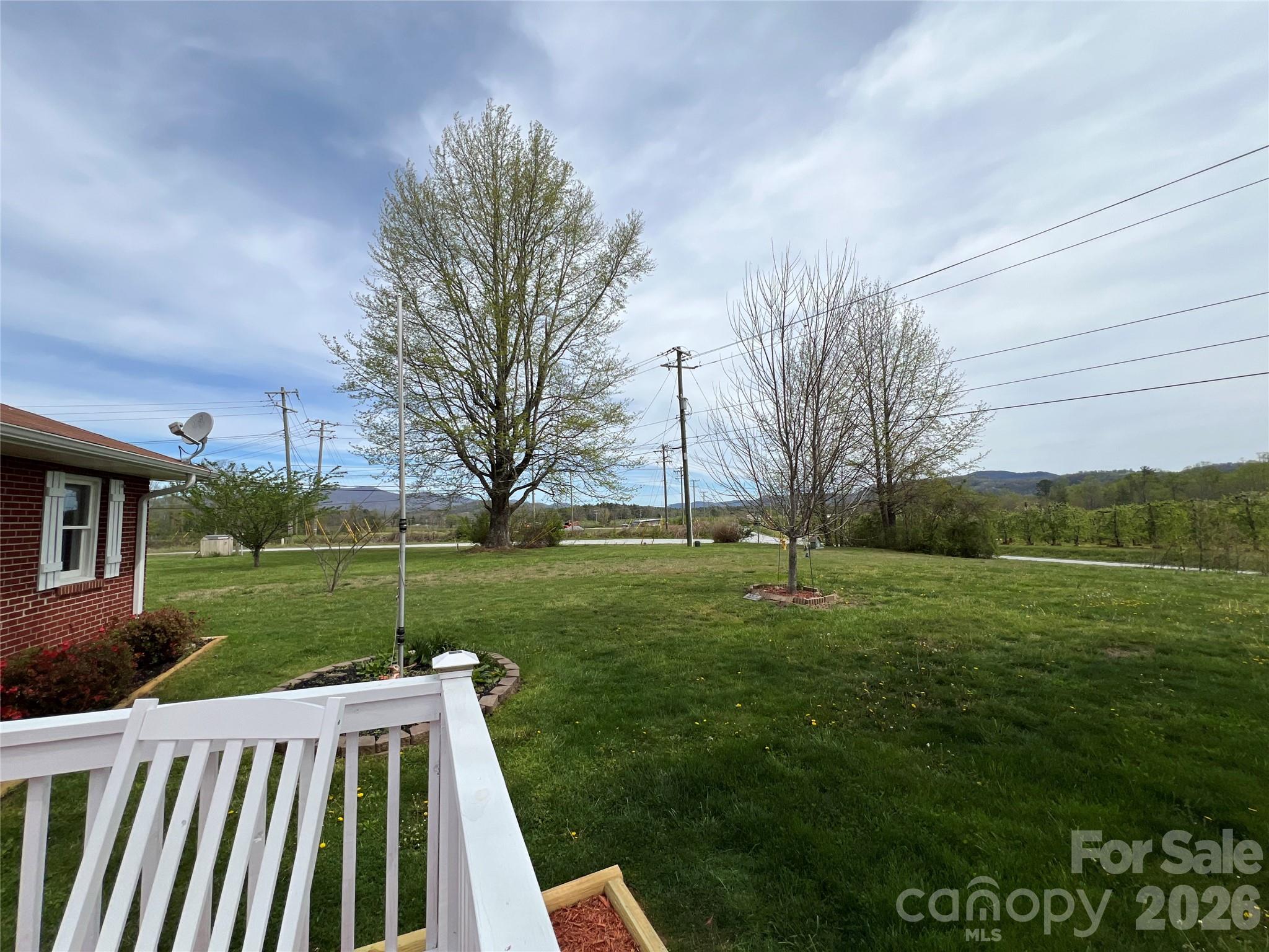 93 Laycock Road — Hendersonville