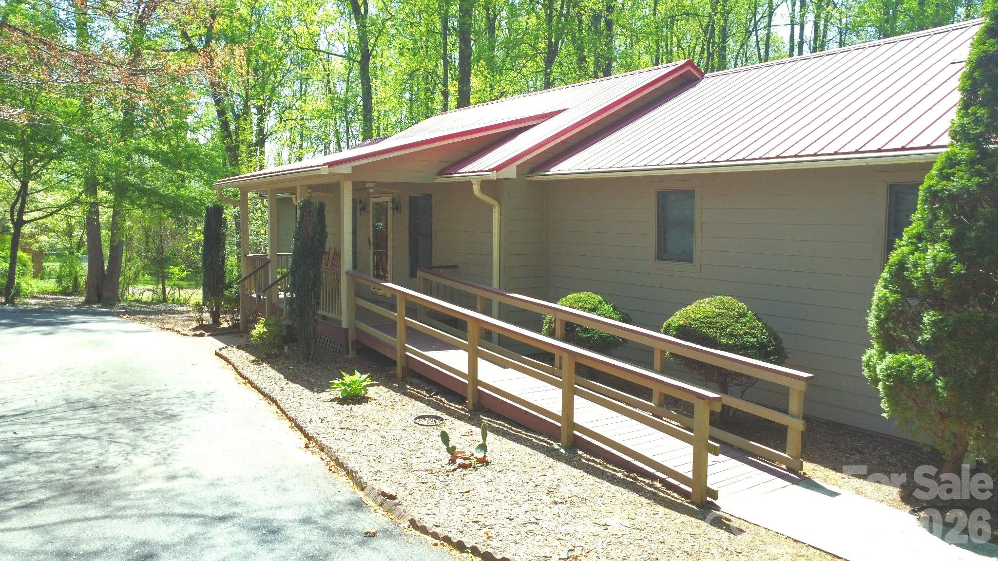 308 Brentwood Circle — Morganton