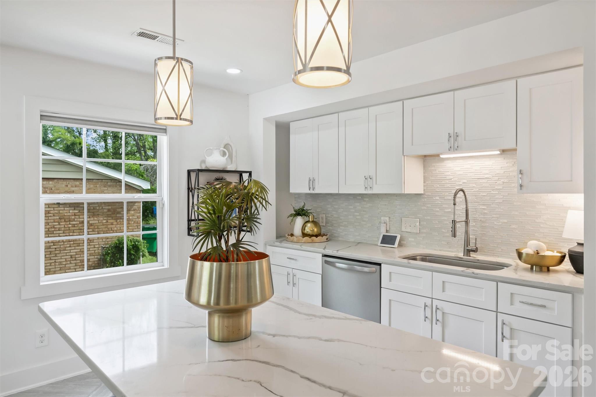 2314 Crestview Drive — Charlotte