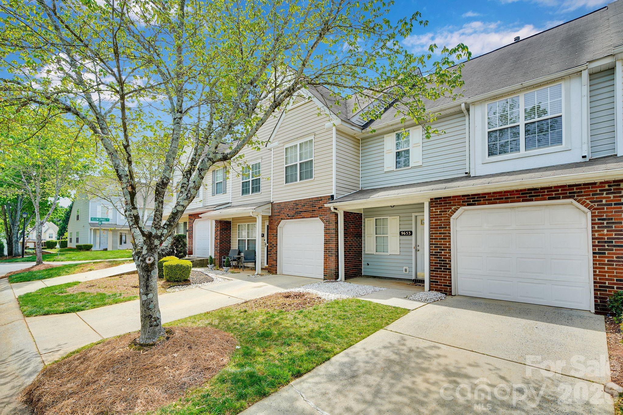 9653 Terrier Way — Charlotte