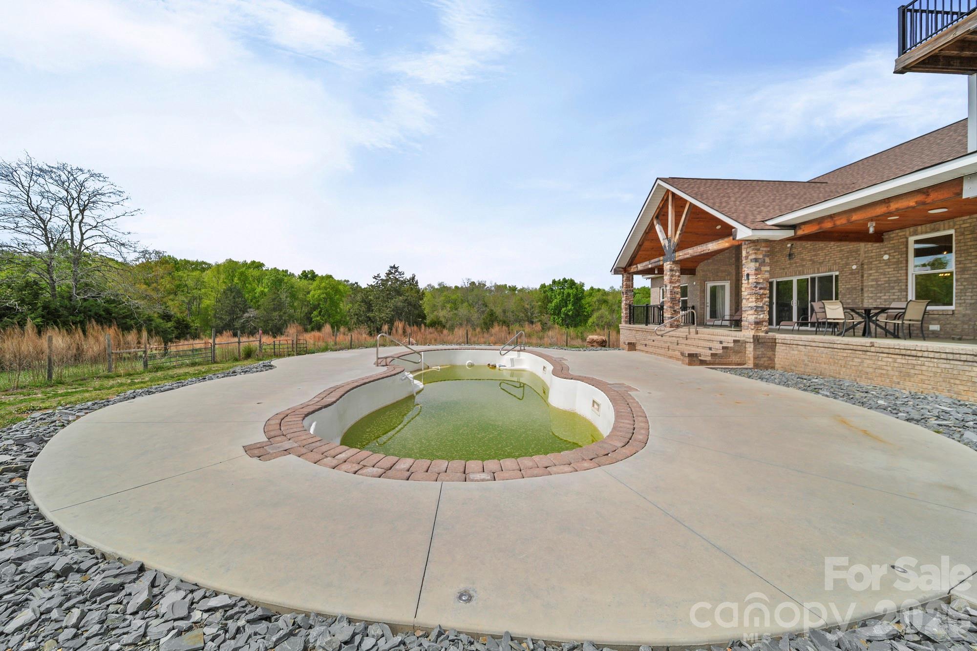 48155 Ingram Road — New London