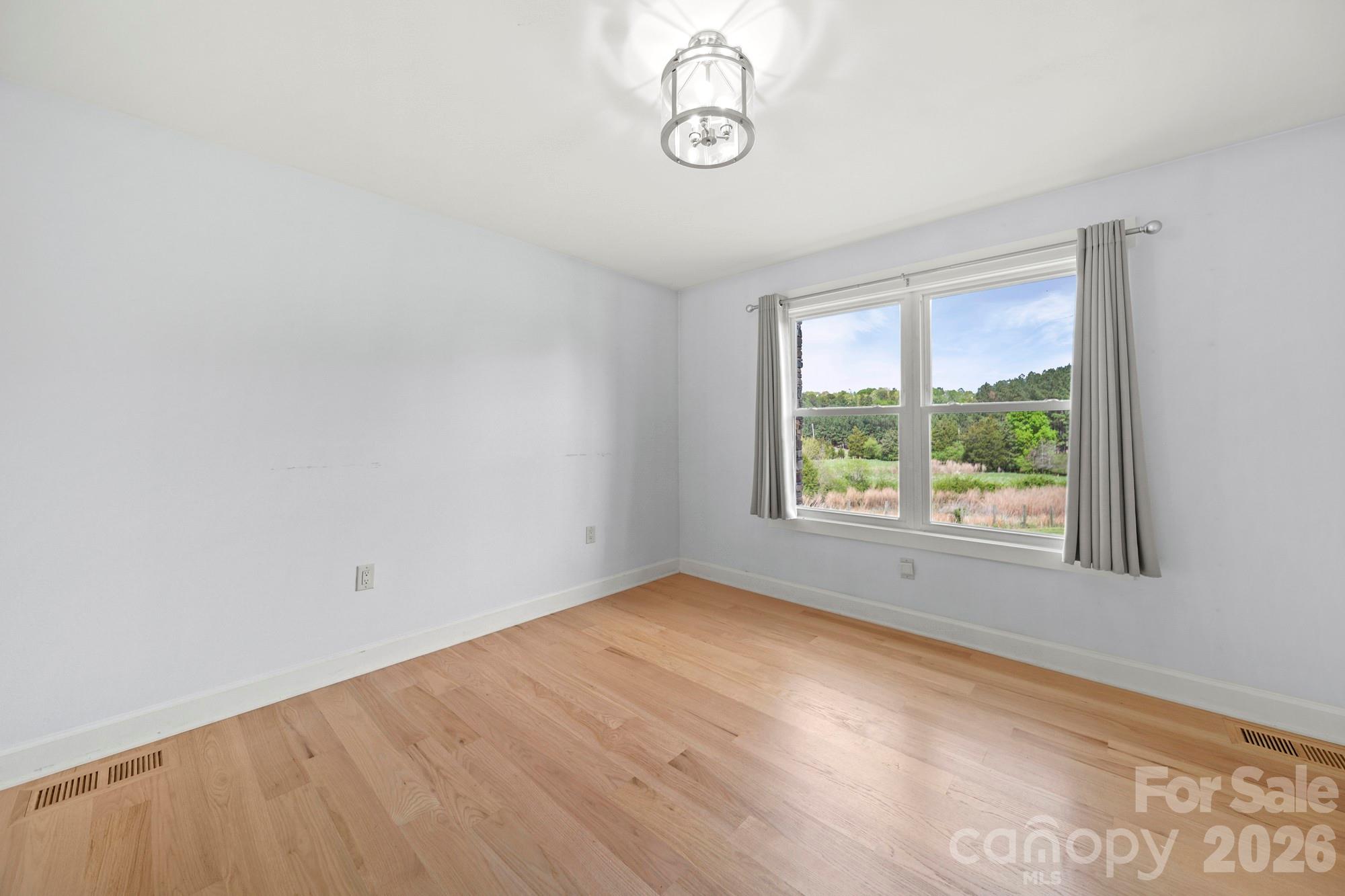 48155 Ingram Road — New London