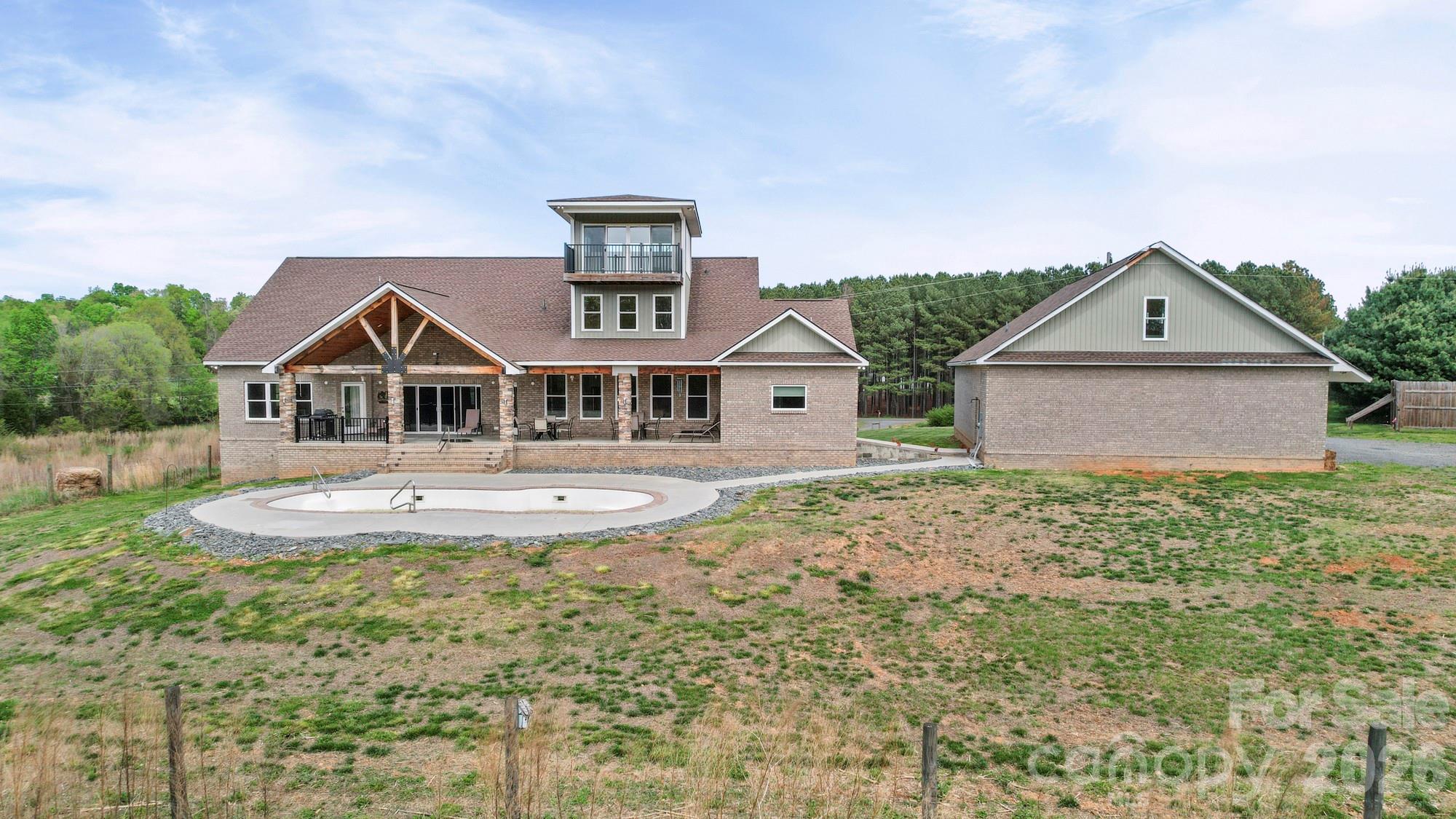 48155 Ingram Road — New London