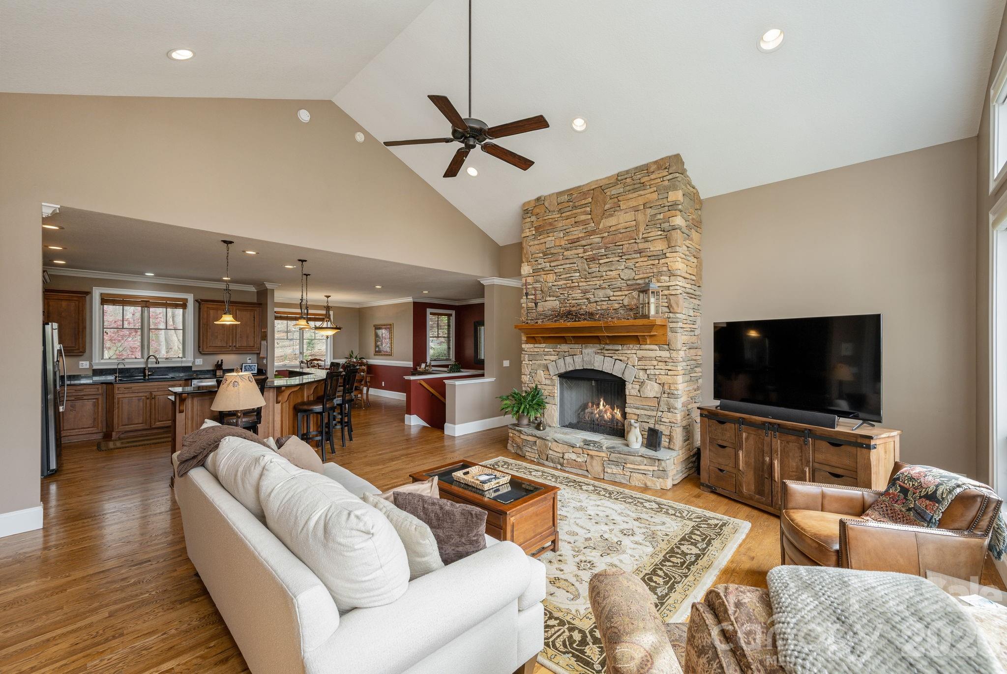 315 Crossvine Trail — Hendersonville