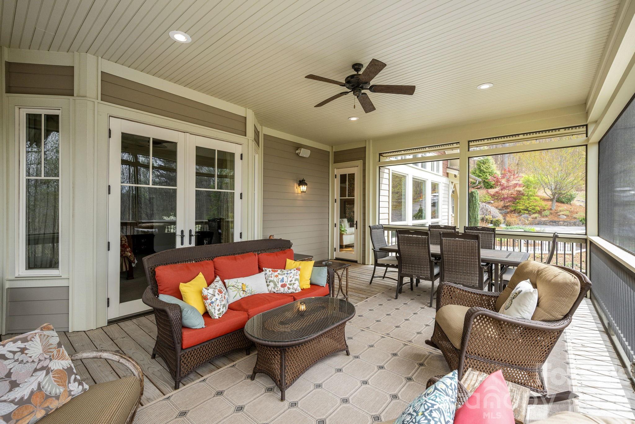 315 Crossvine Trail — Hendersonville