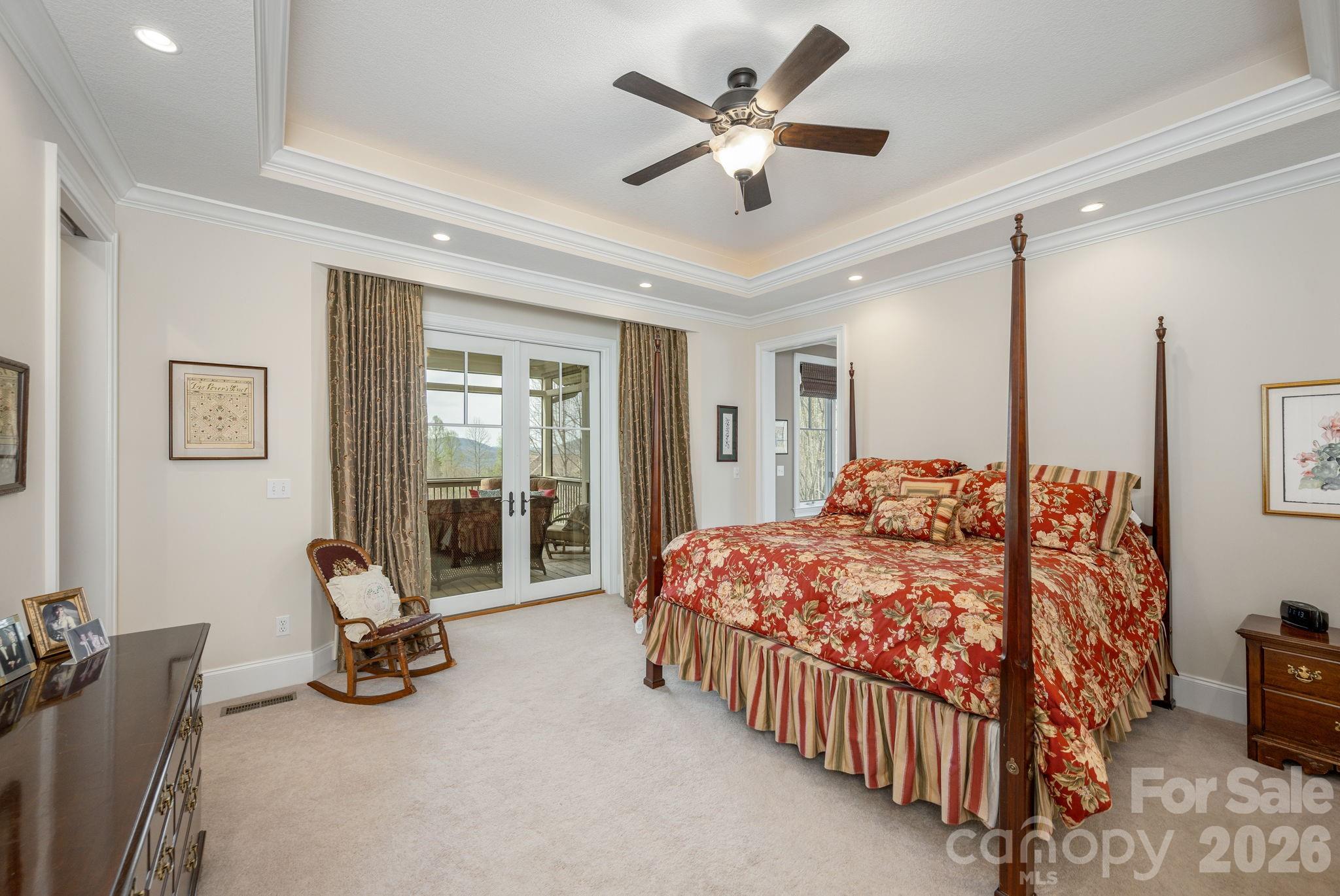 315 Crossvine Trail — Hendersonville