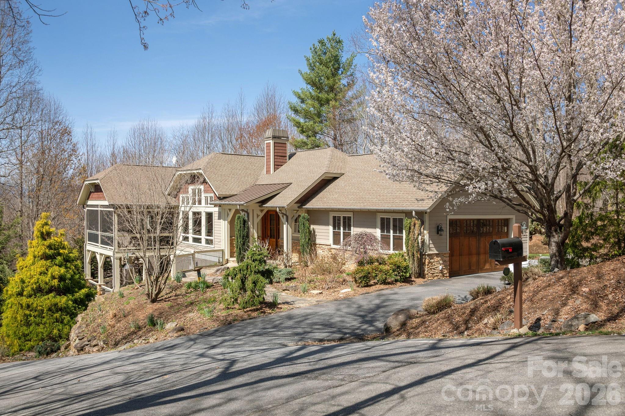 315 Crossvine Trail — Hendersonville