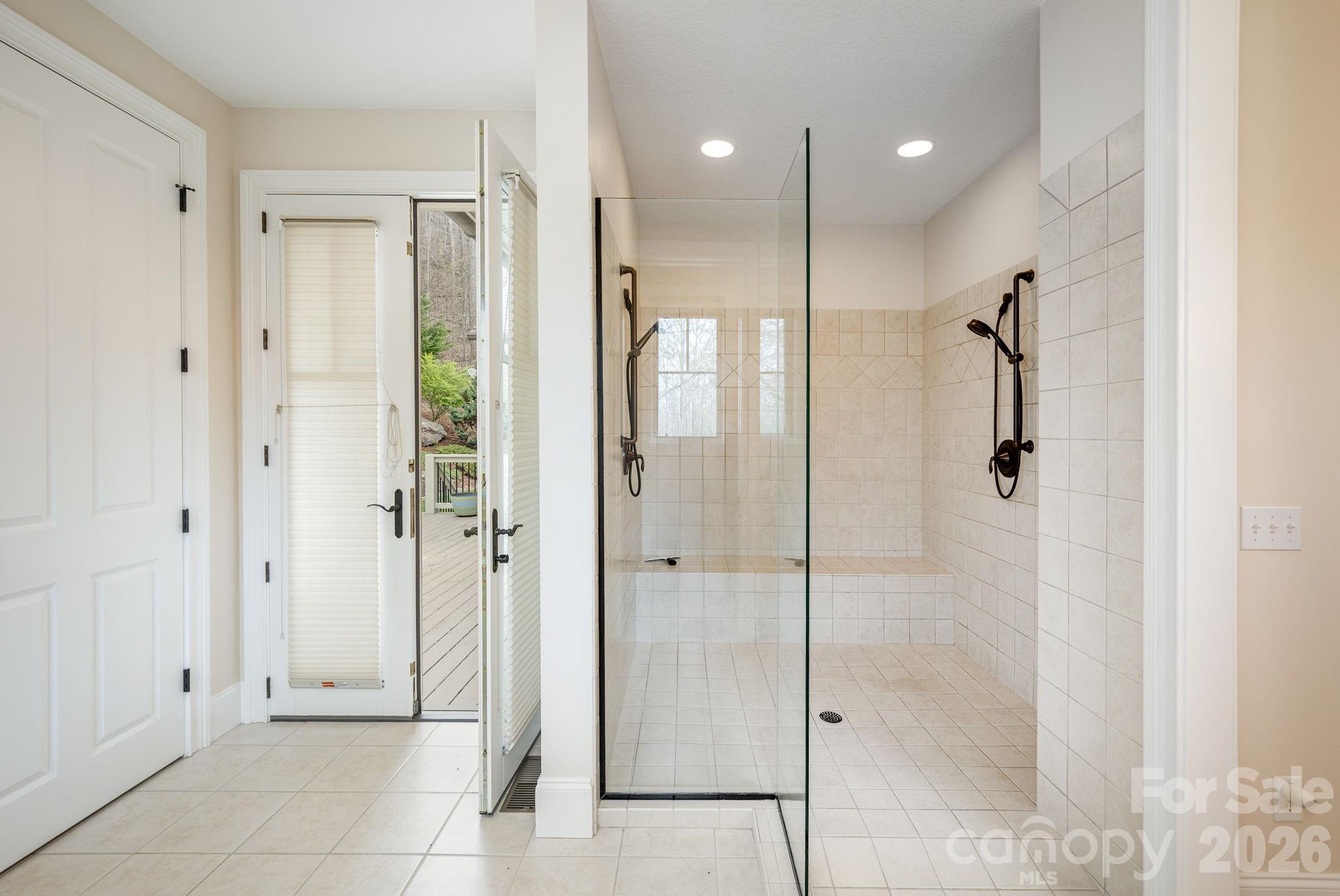 315 Crossvine Trail — Hendersonville